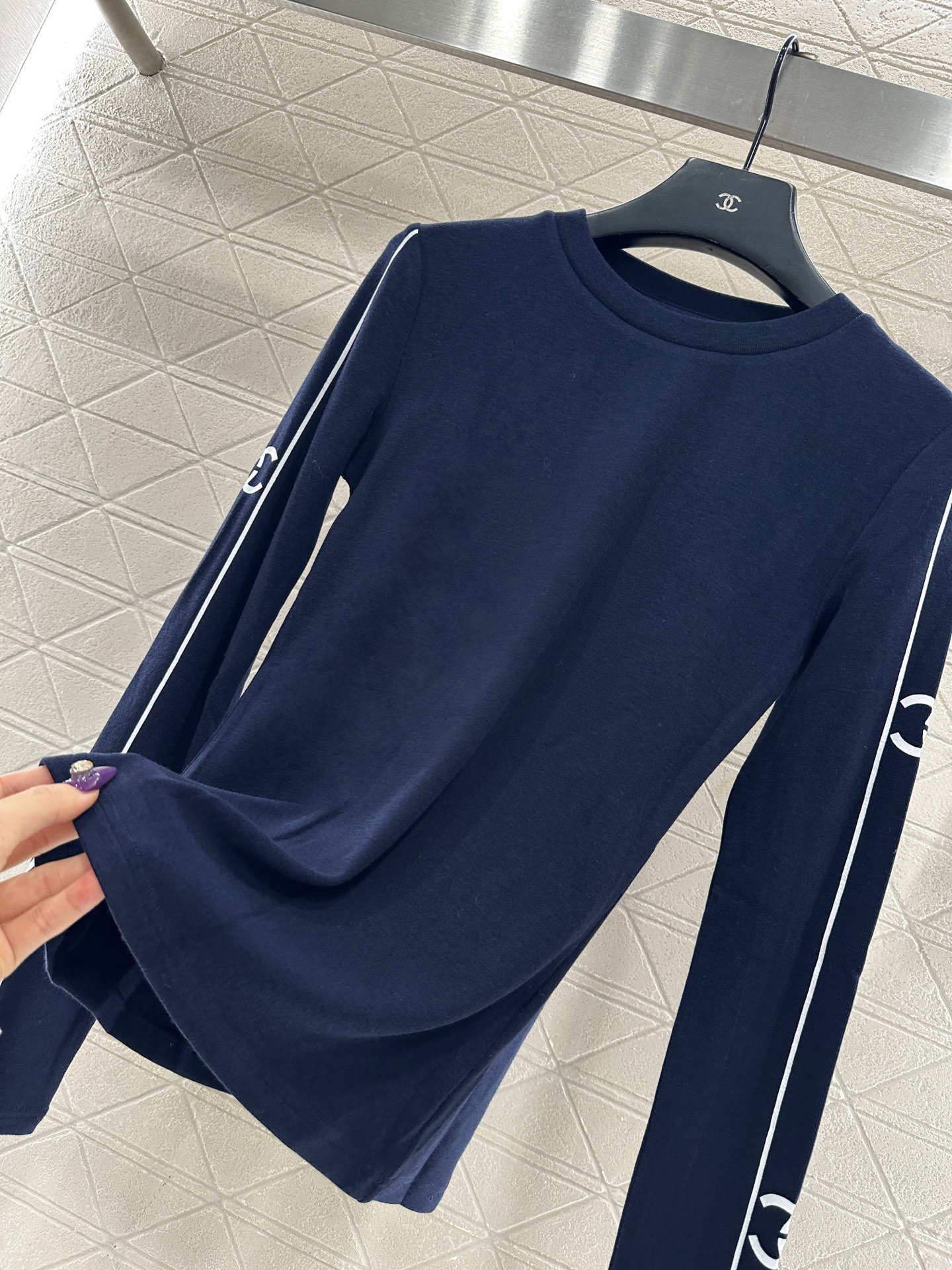 ♥Chane*♥2025新品上架 圆领长袖上衣定制YB全棉材质，质感细腻，穿搭舒适，圆领上衣剪裁，包边收