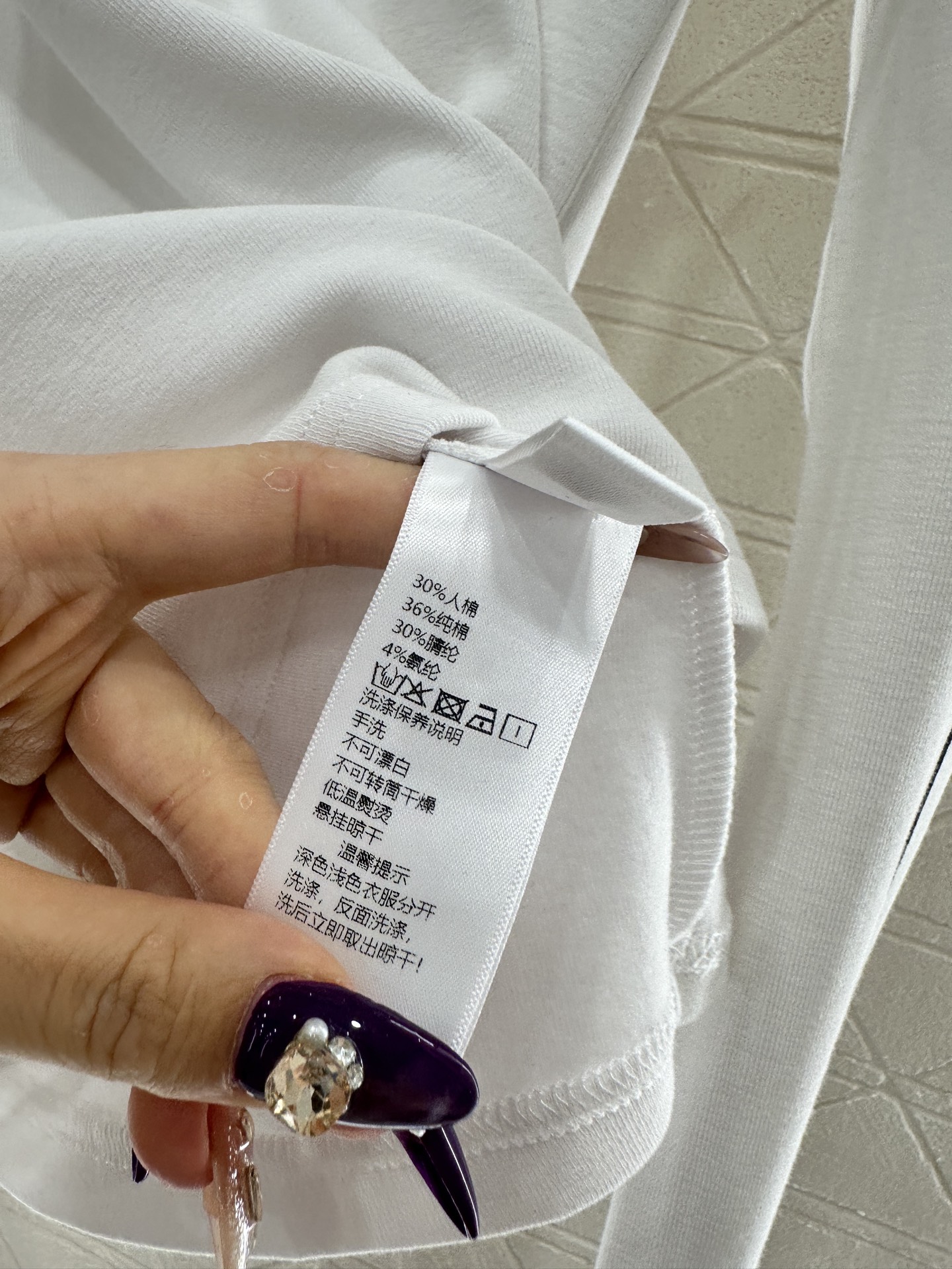 ♥Chane*♥2025新品上架 圆领长袖上衣定制YB全棉材质，质感细腻，穿搭舒适，圆领上衣剪裁，包边收