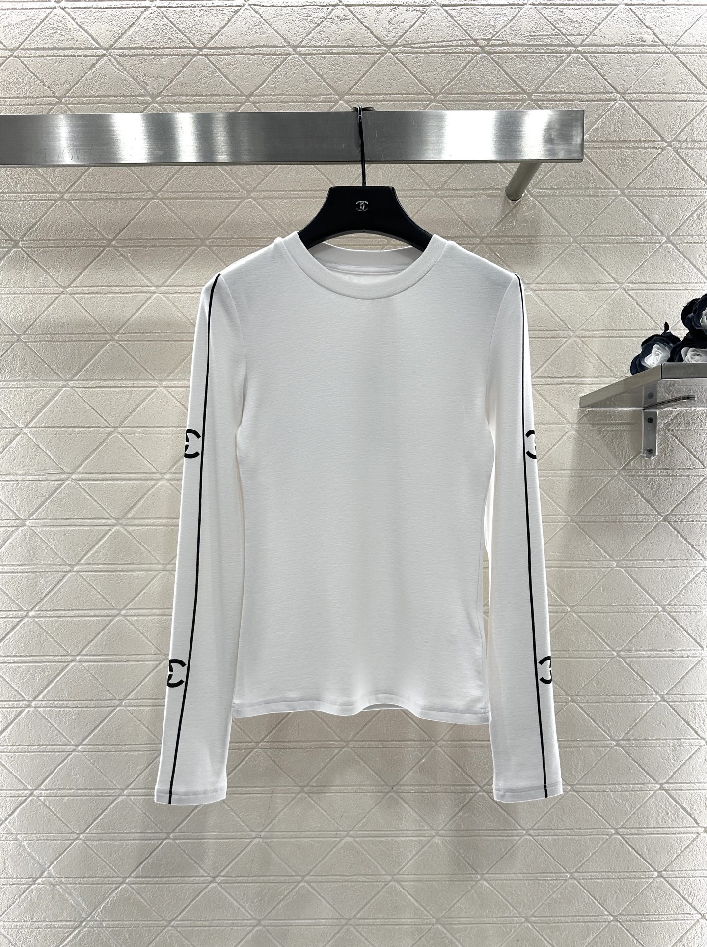 ♥Chane*♥2025新品上架 圆领长袖上衣定制YB全棉材质，质感细腻，穿搭舒适，圆领上衣剪裁，包边收