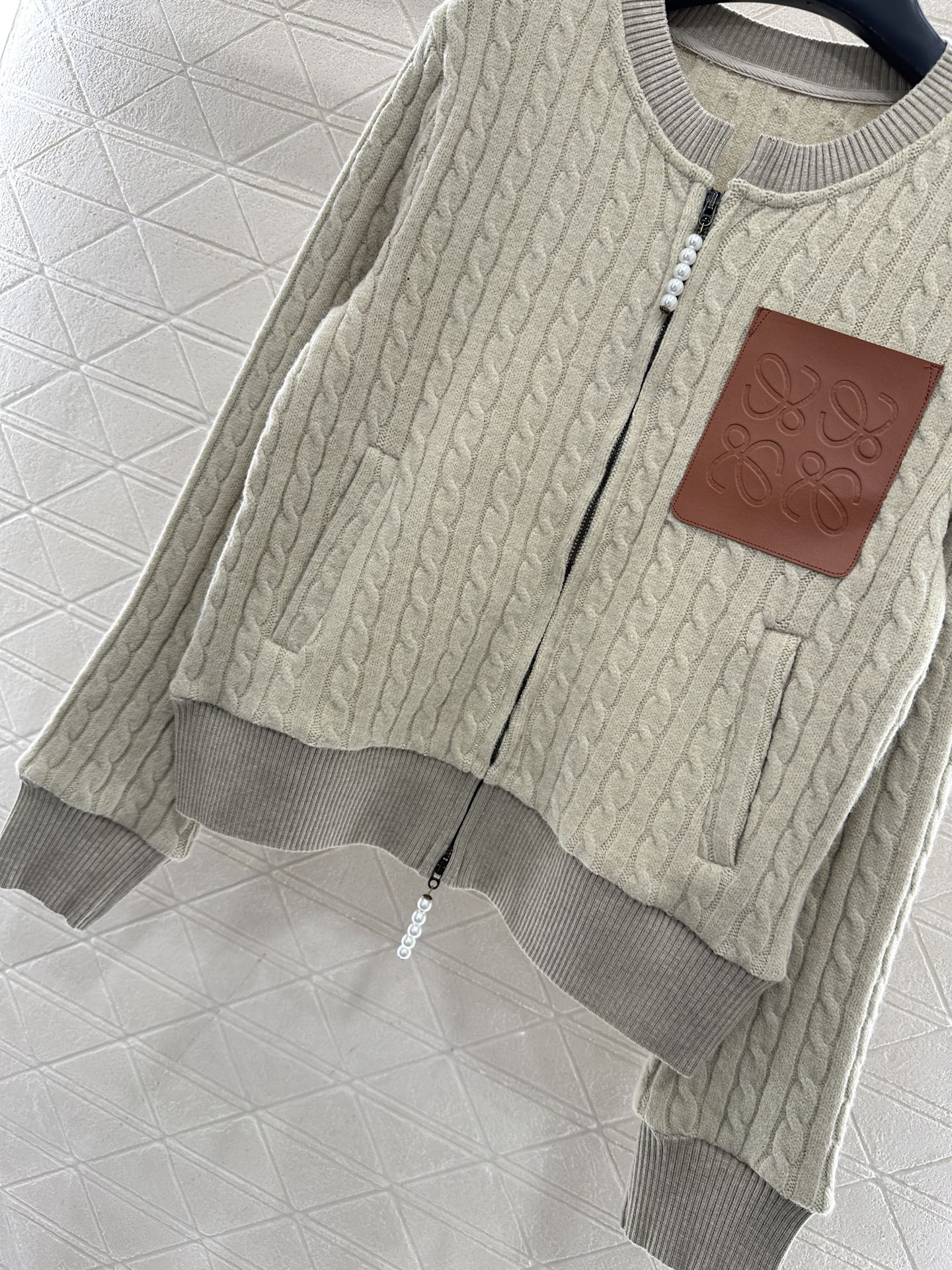 ♥Loew*♥2025新品上架 圆领麻花针织上衣长裤套装定制YB进口材质，细腻柔软，弹力十足，精致圆领开