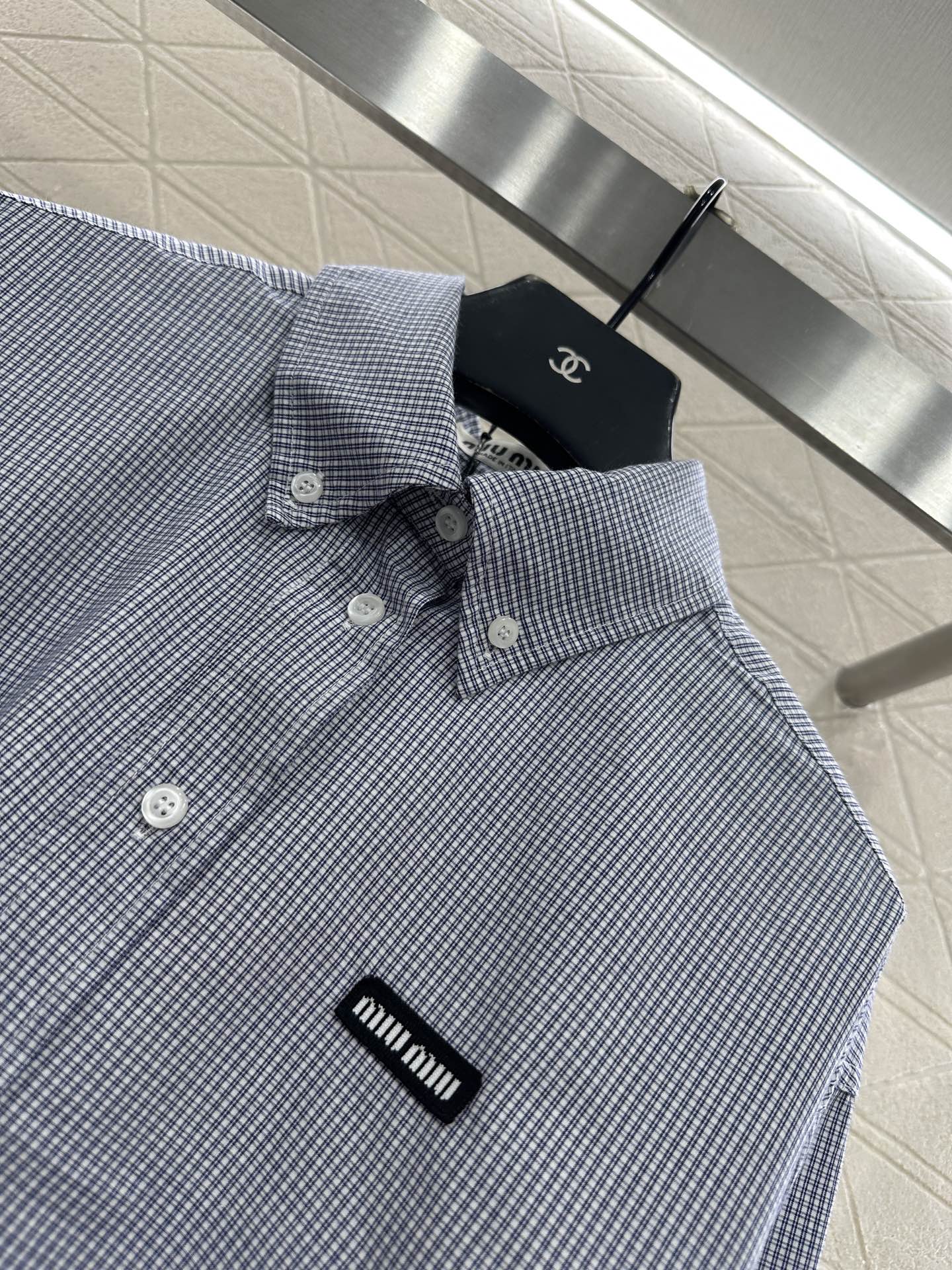 ♥Miumi*♥2025新品上架 短款格子衬衣定制YB进口棉府绸材质，柔软亲肤，舒适不易皱，长袖短款衬衣