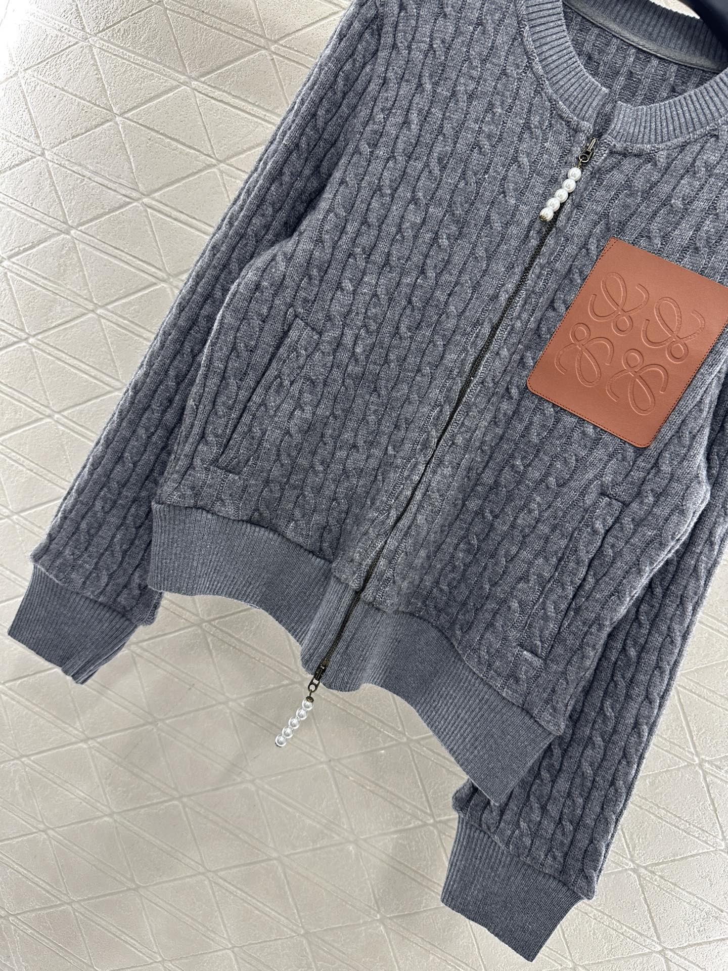 ♥Loew*♥2025新品上架 圆领麻花针织上衣长裤套装定制YB进口材质，细腻柔软，弹力十足，精致圆领开