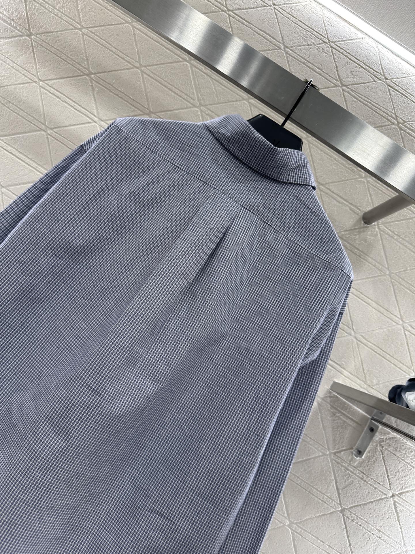 ♥Miumi*♥2025新品上架 短款格子衬衣定制YB进口棉府绸材质，柔软亲肤，舒适不易皱，长袖短款衬衣