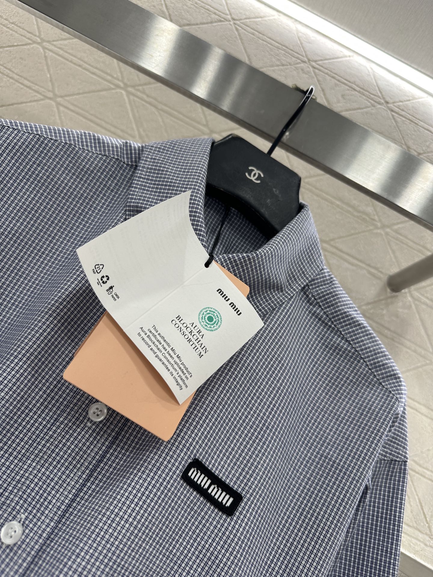 ♥Miumi*♥2025新品上架 短款格子衬衣定制YB进口棉府绸材质，柔软亲肤，舒适不易皱，长袖短款衬衣