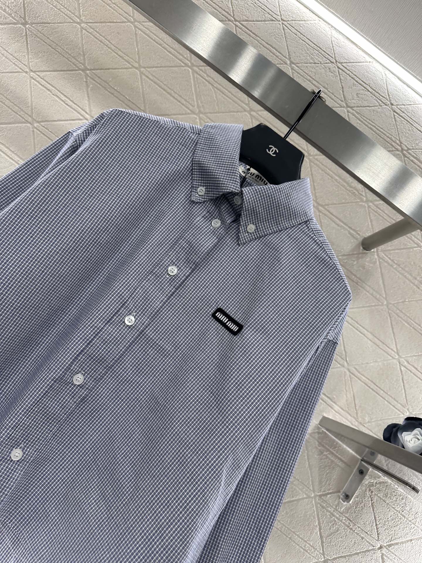 ♥Miumi*♥2025新品上架 短款格子衬衣定制YB进口棉府绸材质，柔软亲肤，舒适不易皱，长袖短款衬衣