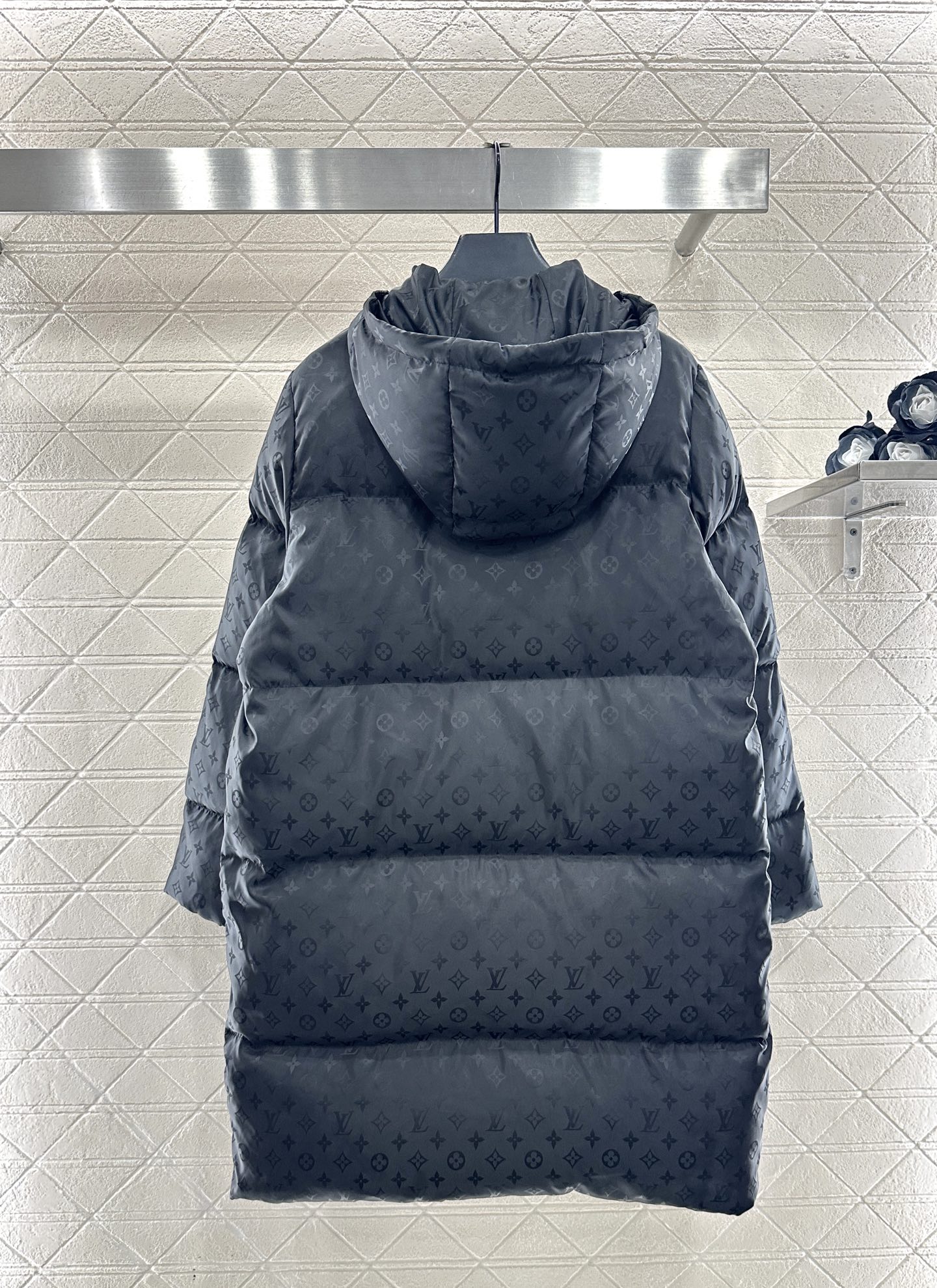 ♥Louis vuitto*♥2025新品上架 连帽提花长款羽绒外套定制YB提花尼龙材质，羽绒填充内里，