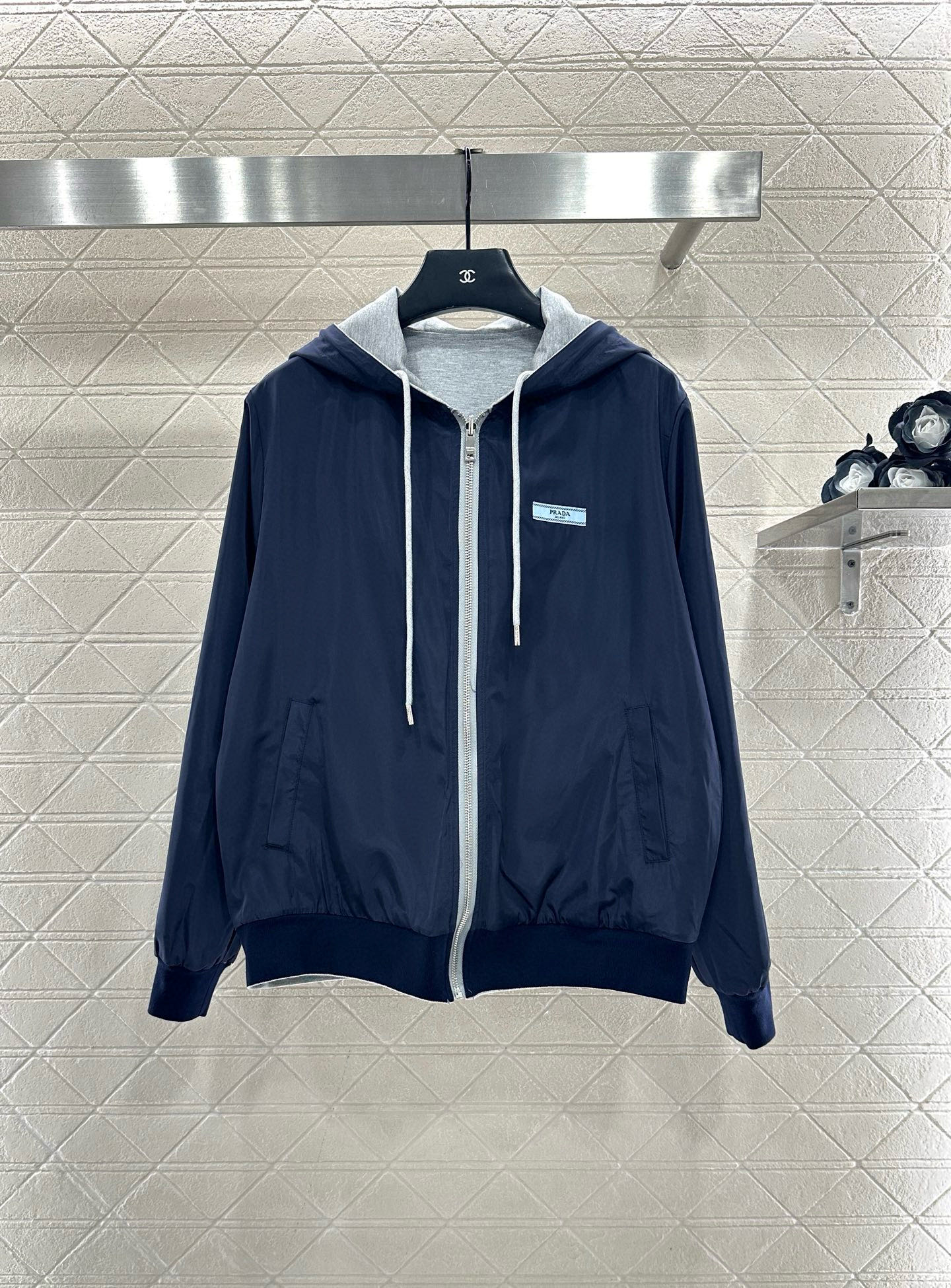 ♥Prad*♥2025新品上架 两面穿连帽外套长裤套装定制YB进口材质，质感光泽，垂感十足，连帽抽绳拉链
