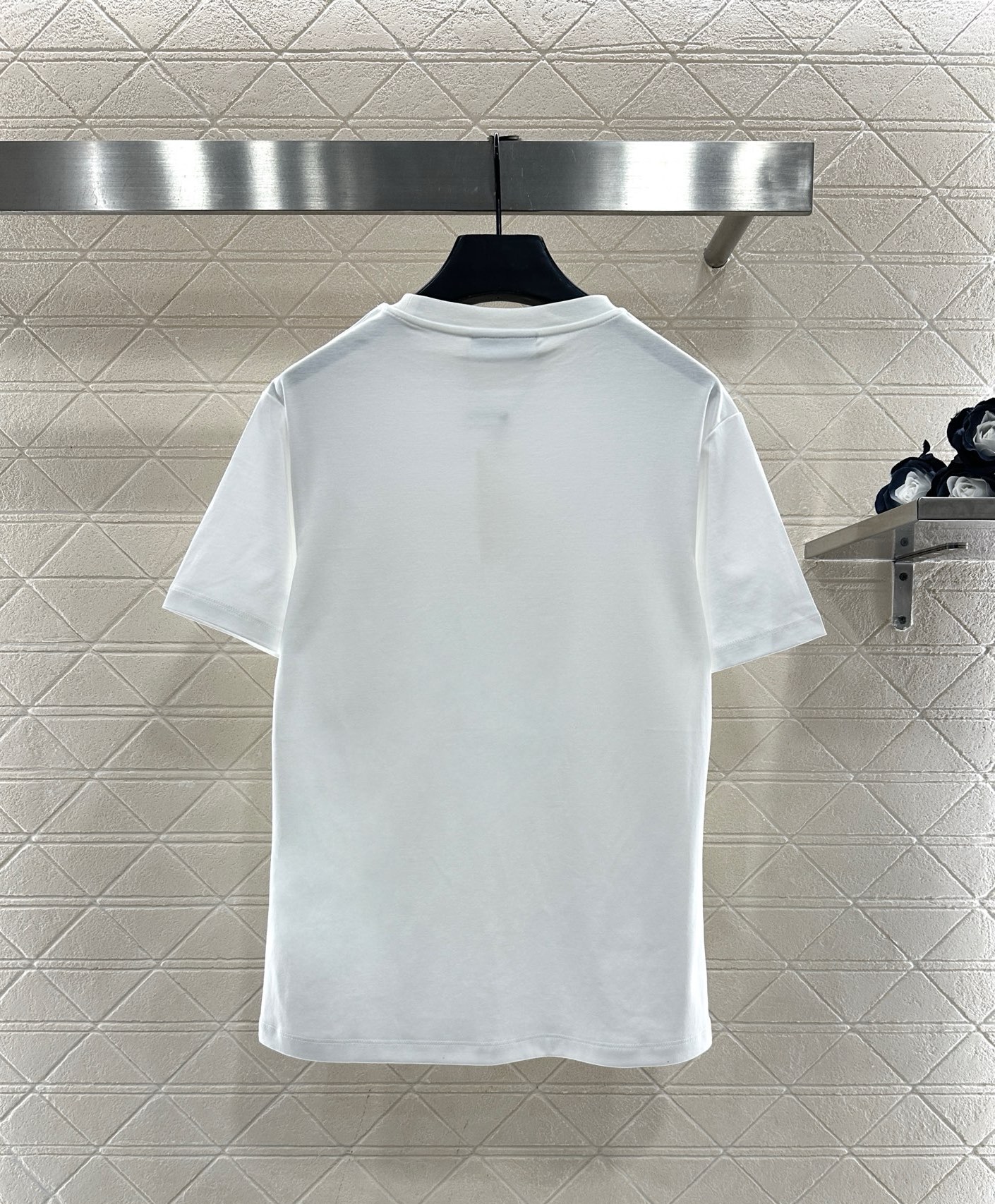 ♥Ami*♥2025新品上架 钉珠刺绣圆领𝑇𝑒𝑒定制YB原生全棉材质，透气舒适，质感十足，常规T恤裁剪，