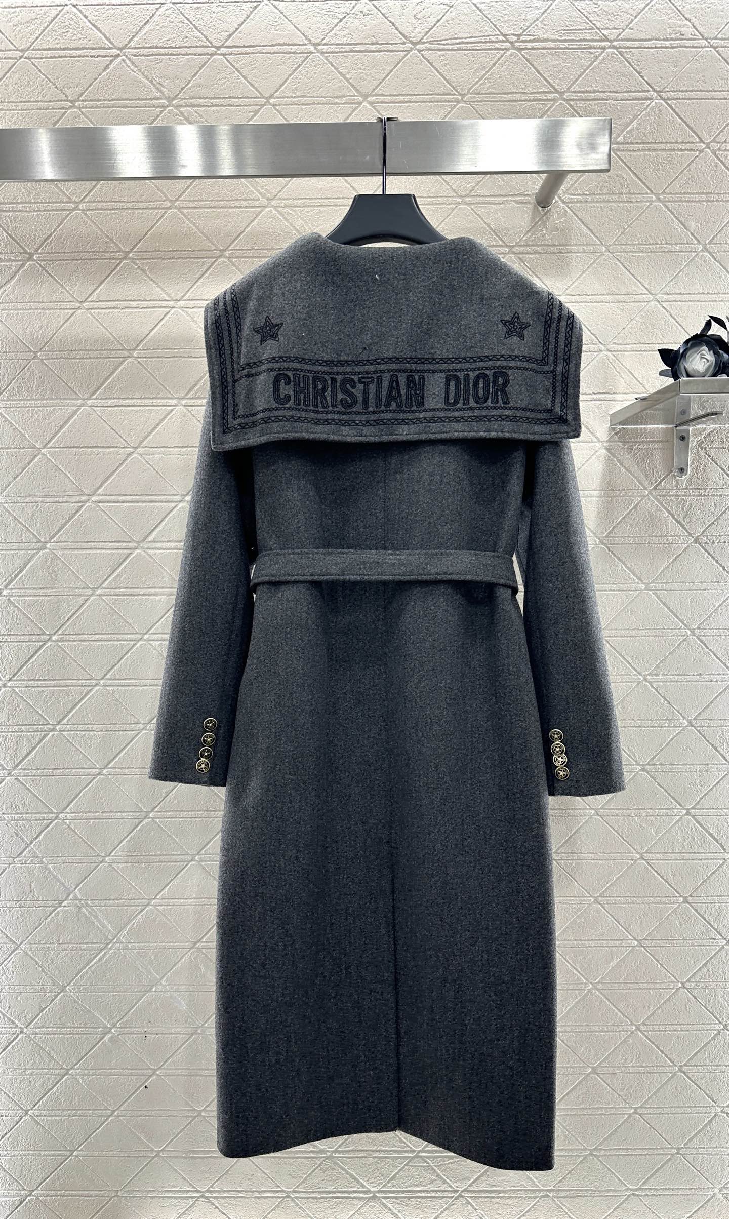 ♥Dio*♥2025新品上架 大翻领披肩长款大衣定制YB进口毛呢材质，质感高级，品相十足，通体花灰色百搭