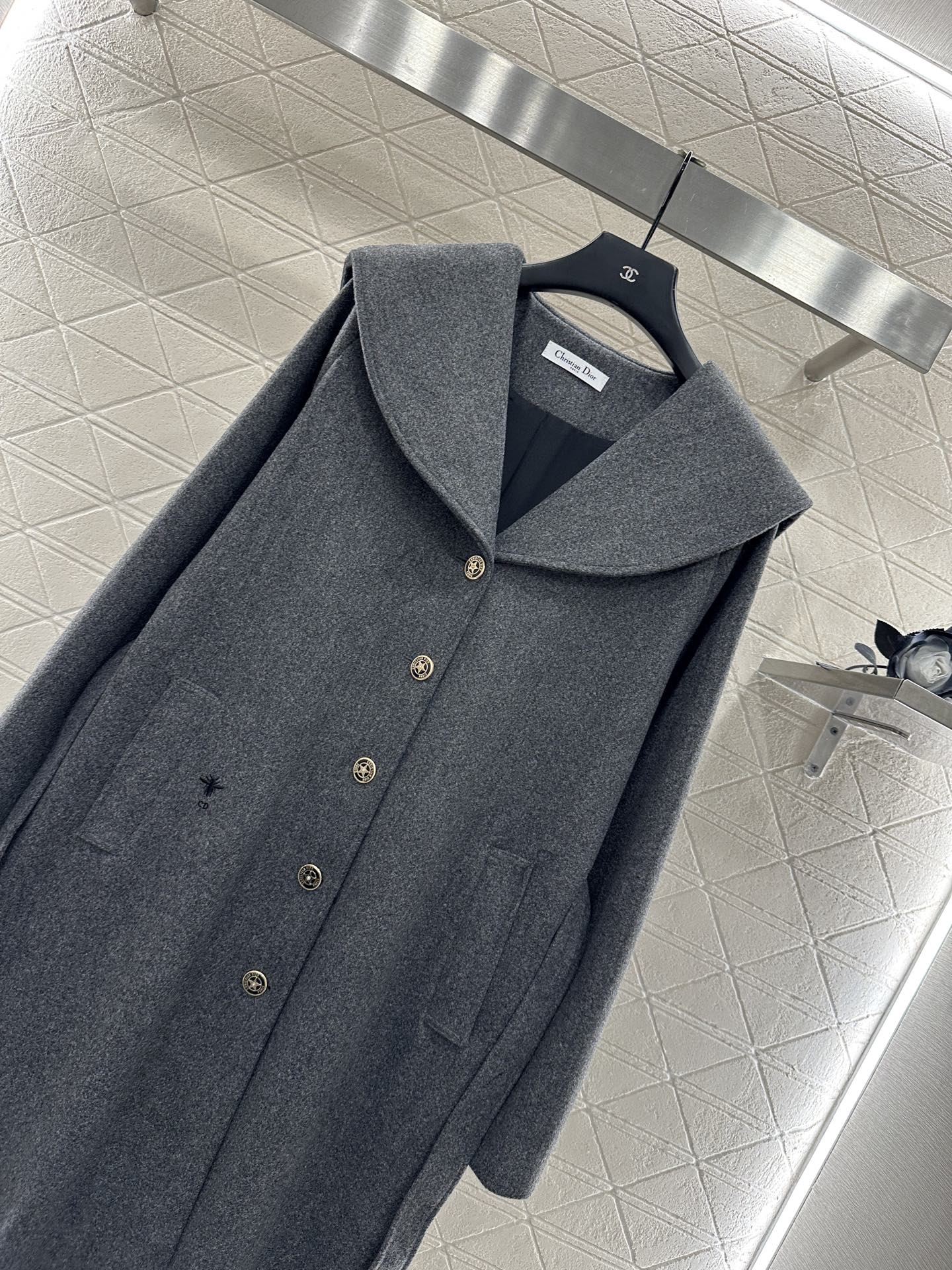 ♥Dio*♥2025新品上架 大翻领披肩长款大衣定制YB进口毛呢材质，质感高级，品相十足，通体花灰色百搭