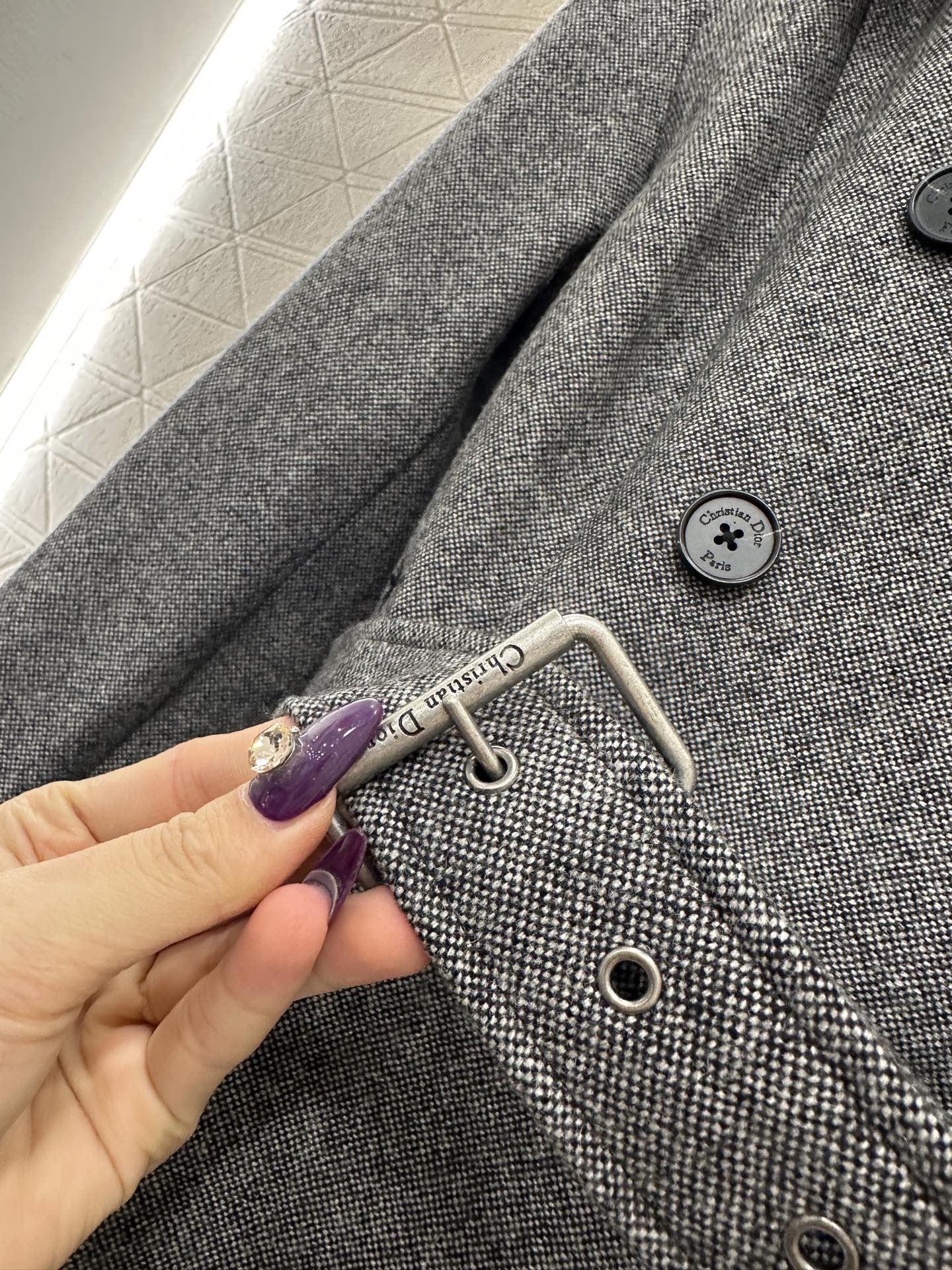 ♥Dio*♥2025新品上架 翻领双排扣毛呢外套定制YB进口毛呢材质，质感立挺，上身有型，通体花灰色，百