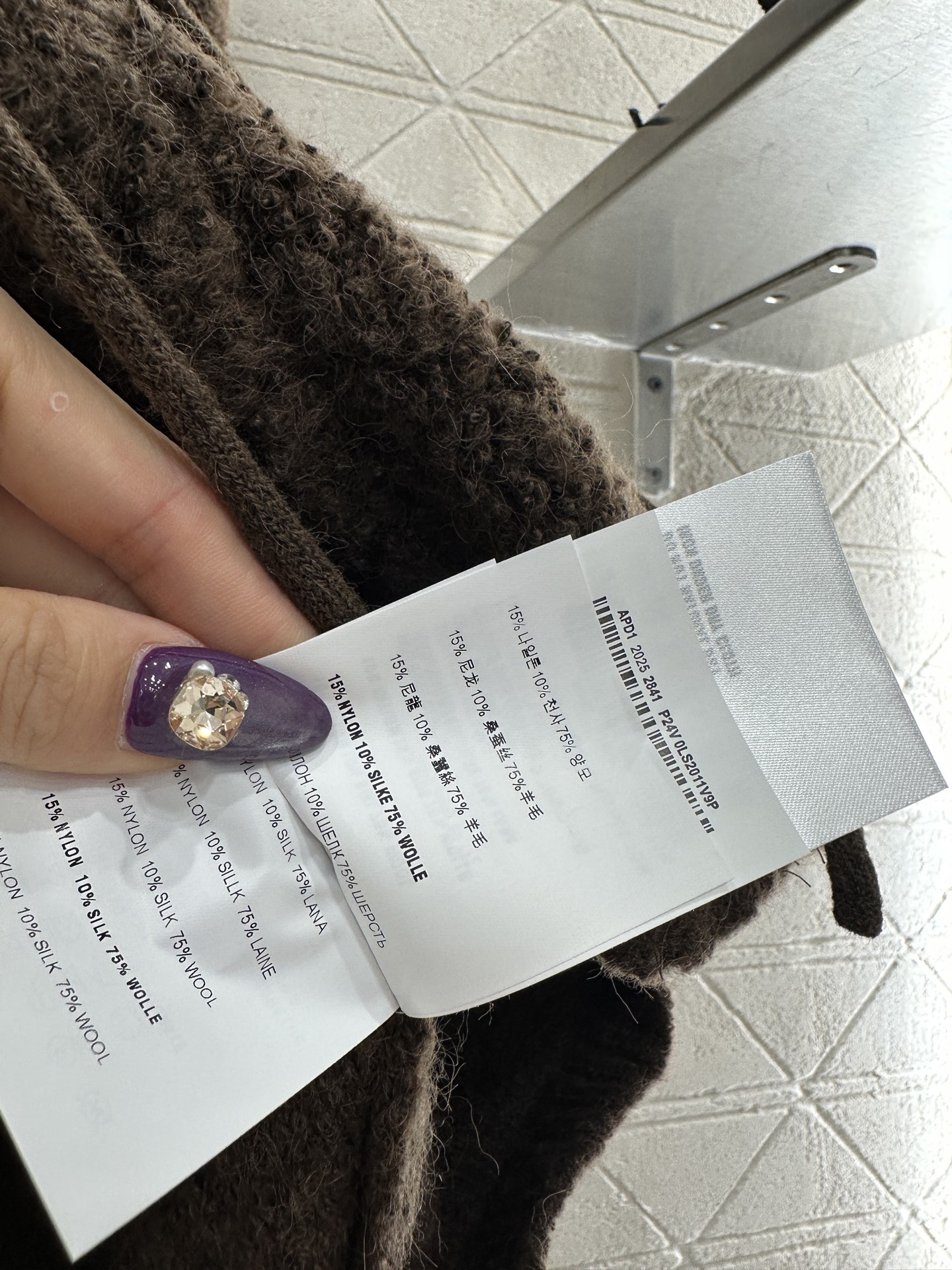 ♥Miumi♥2025新品上架 拉链针织马甲定制YB羊毛纱线织造，工艺处理，呈现出羊卷毛肌理，质感柔软舒