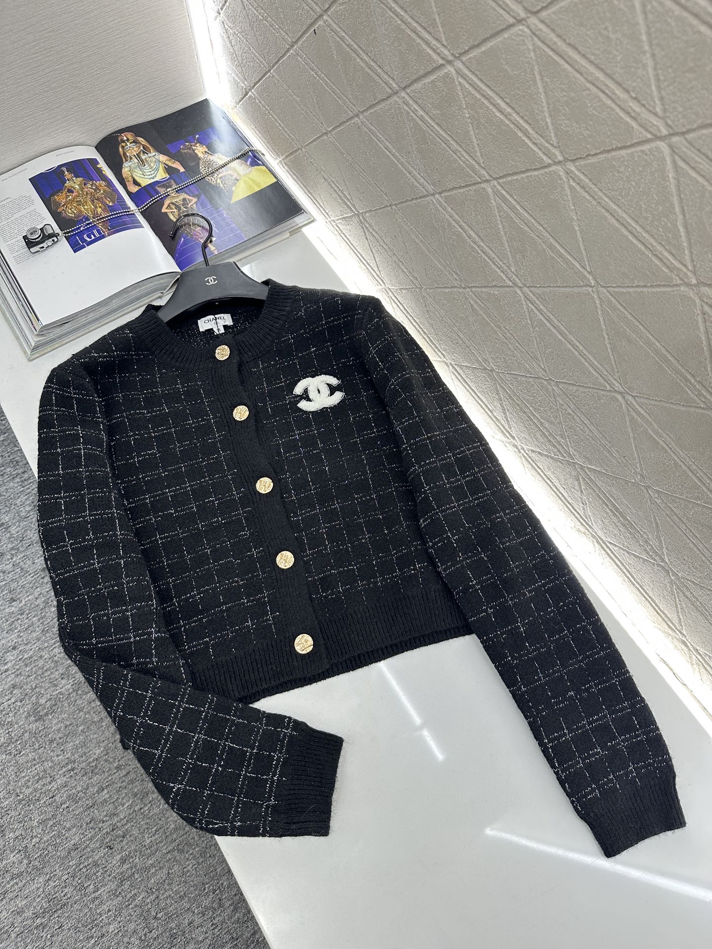 ♥Chane*♥2025新品上架 银丝格纹针织开衫定制YB羊毛纱线织造，质感细腻，舒适好穿，圆领针织开衫