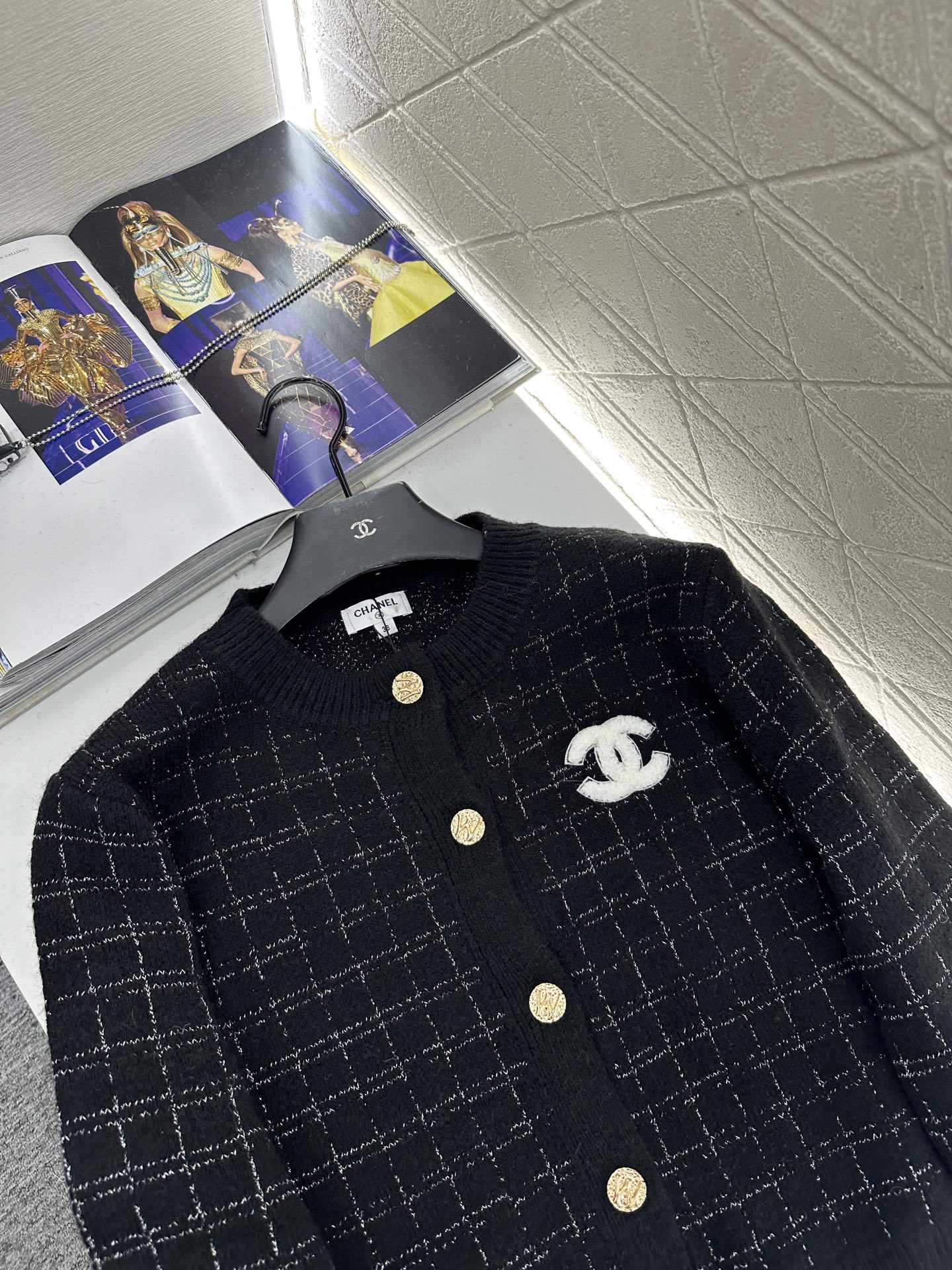 ♥Chane*♥2025新品上架 银丝格纹针织开衫定制YB羊毛纱线织造，质感细腻，舒适好穿，圆领针织开衫