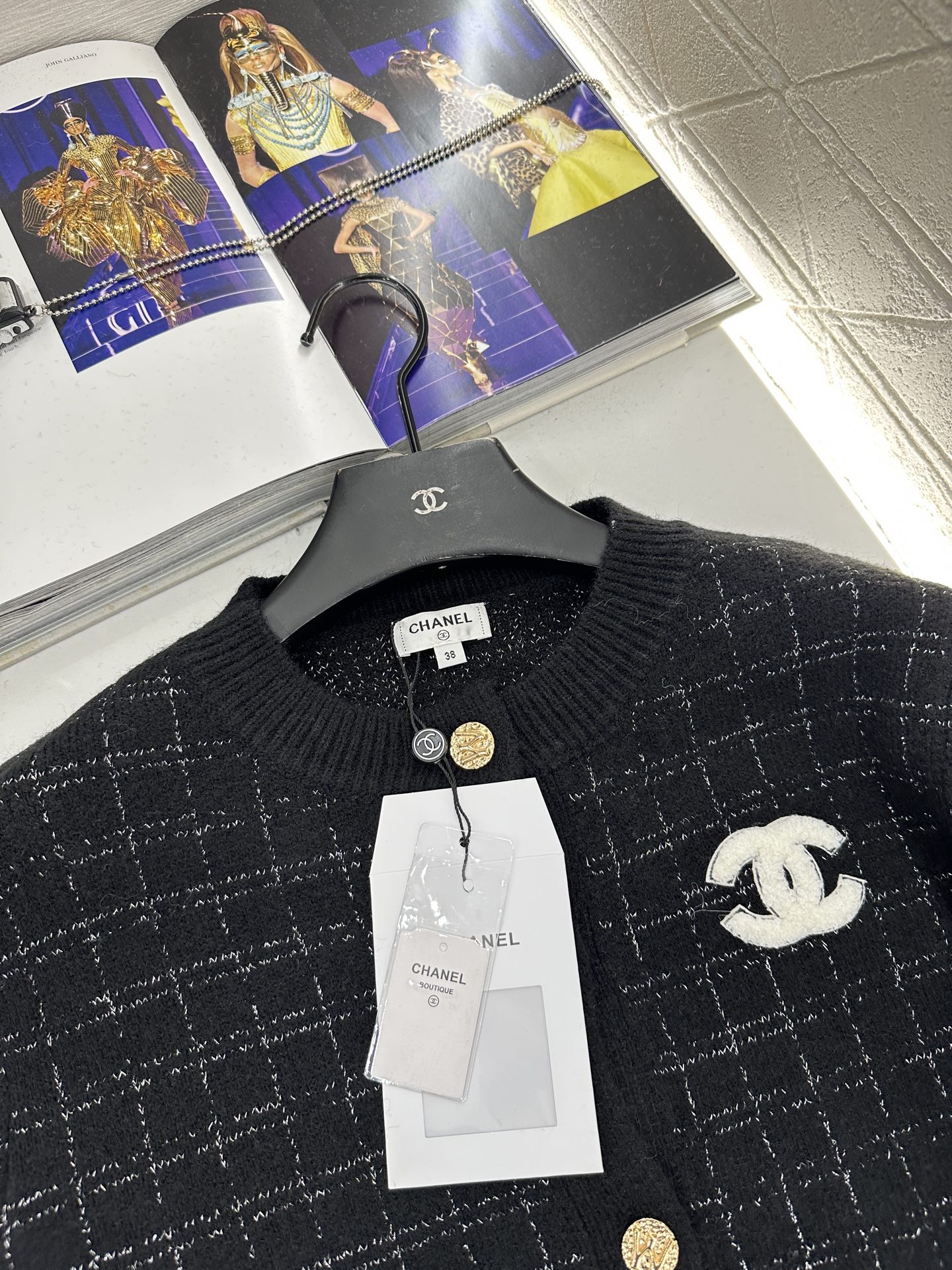 ♥Chane*♥2025新品上架 银丝格纹针织开衫定制YB羊毛纱线织造，质感细腻，舒适好穿，圆领针织开衫