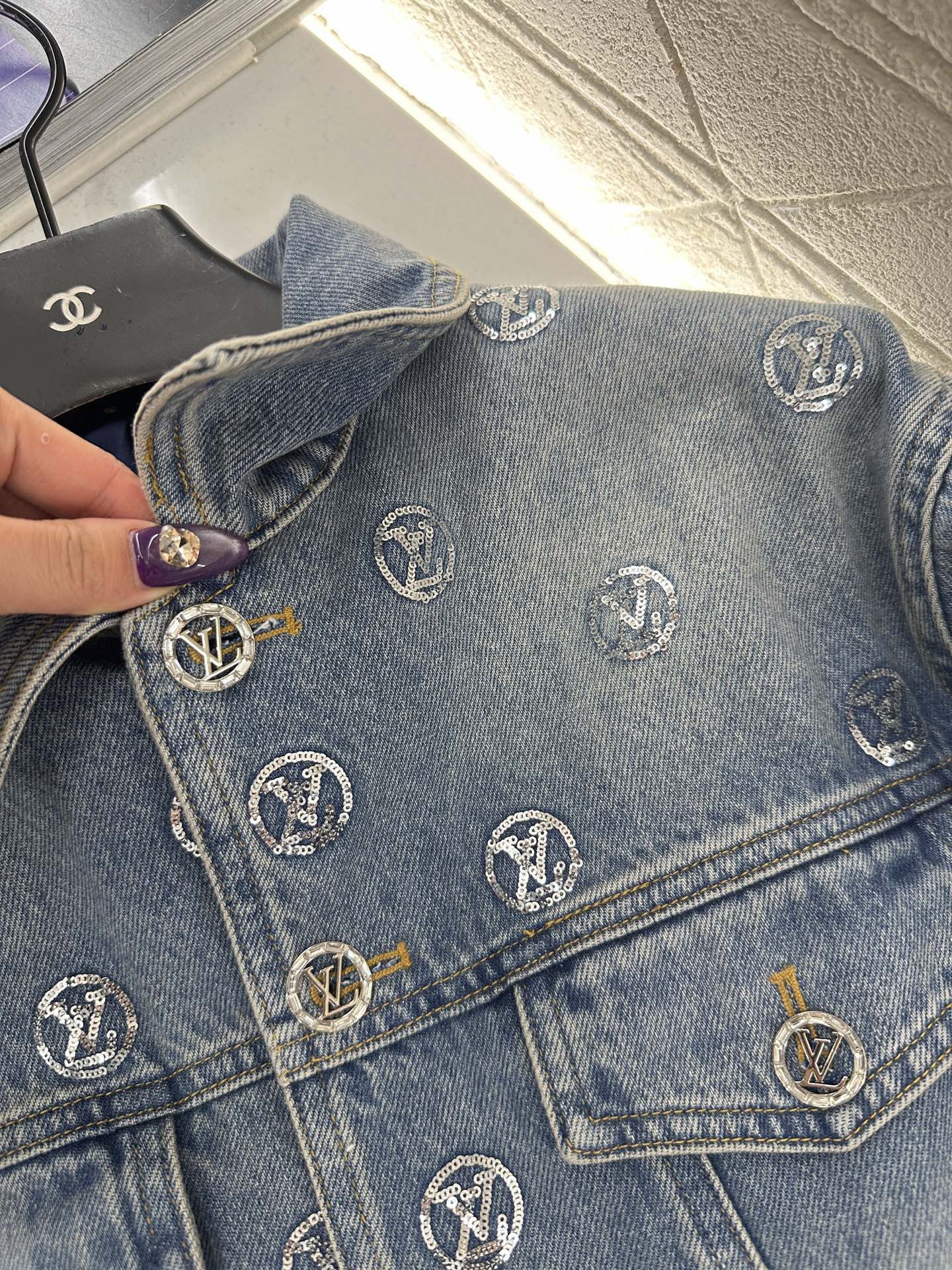 ♥Louis vuitto*♥2025新品上架 刺绣亮片牛仔系列定制YB斜纹棉牛仔材质，多重水洗，呈现出