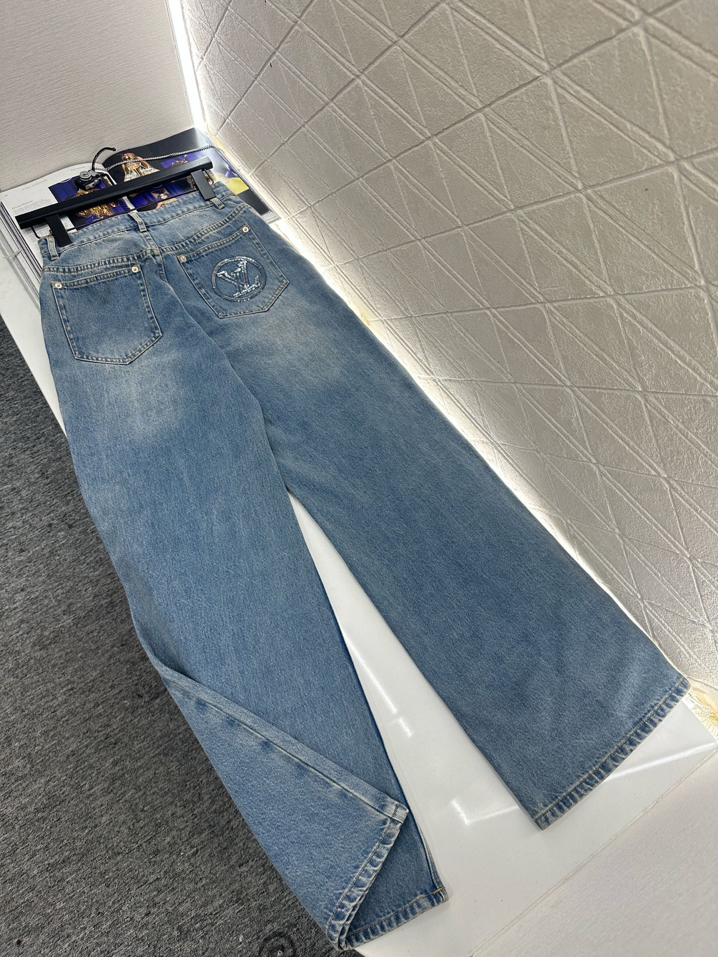 ♥Louis vuitto*♥2025新品上架 刺绣亮片牛仔系列定制YB斜纹棉牛仔材质，多重水洗，呈现出