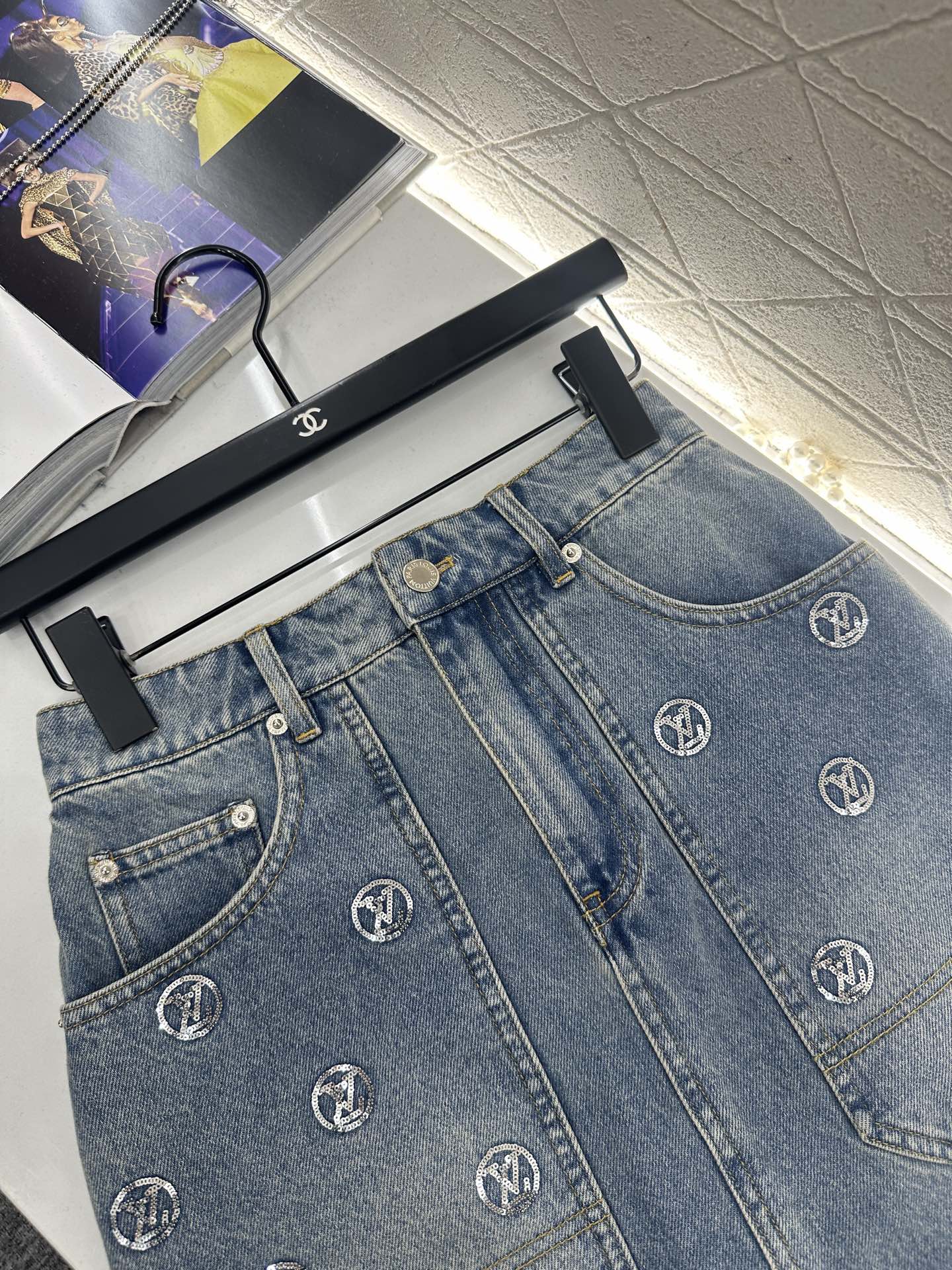 ♥Louis vuitto*♥2025新品上架 刺绣亮片牛仔系列定制YB斜纹棉牛仔材质，多重水洗，呈现出