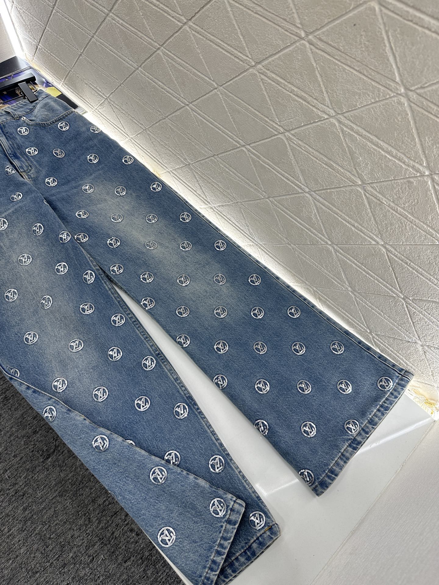 ♥Louis vuitto*♥2025新品上架 刺绣亮片牛仔阔腿长裤定制YB斜纹棉牛仔材质，多重水洗，自