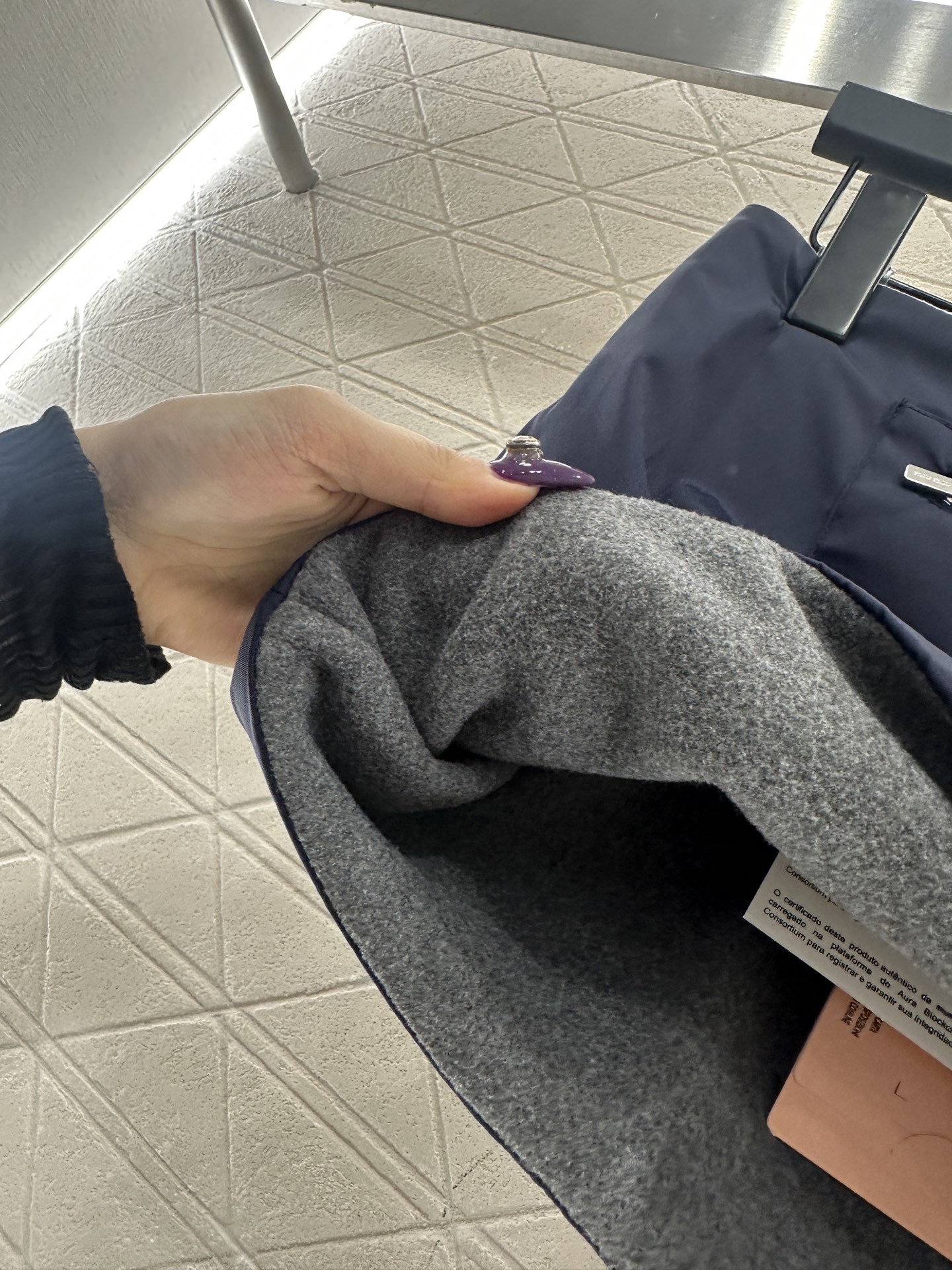 ♥Miumi♥2025新品上架 尼龙工装拉链半裙外层饰以防风防水尼龙材质，内里毛呢处理，穿搭保暖舒适，挺