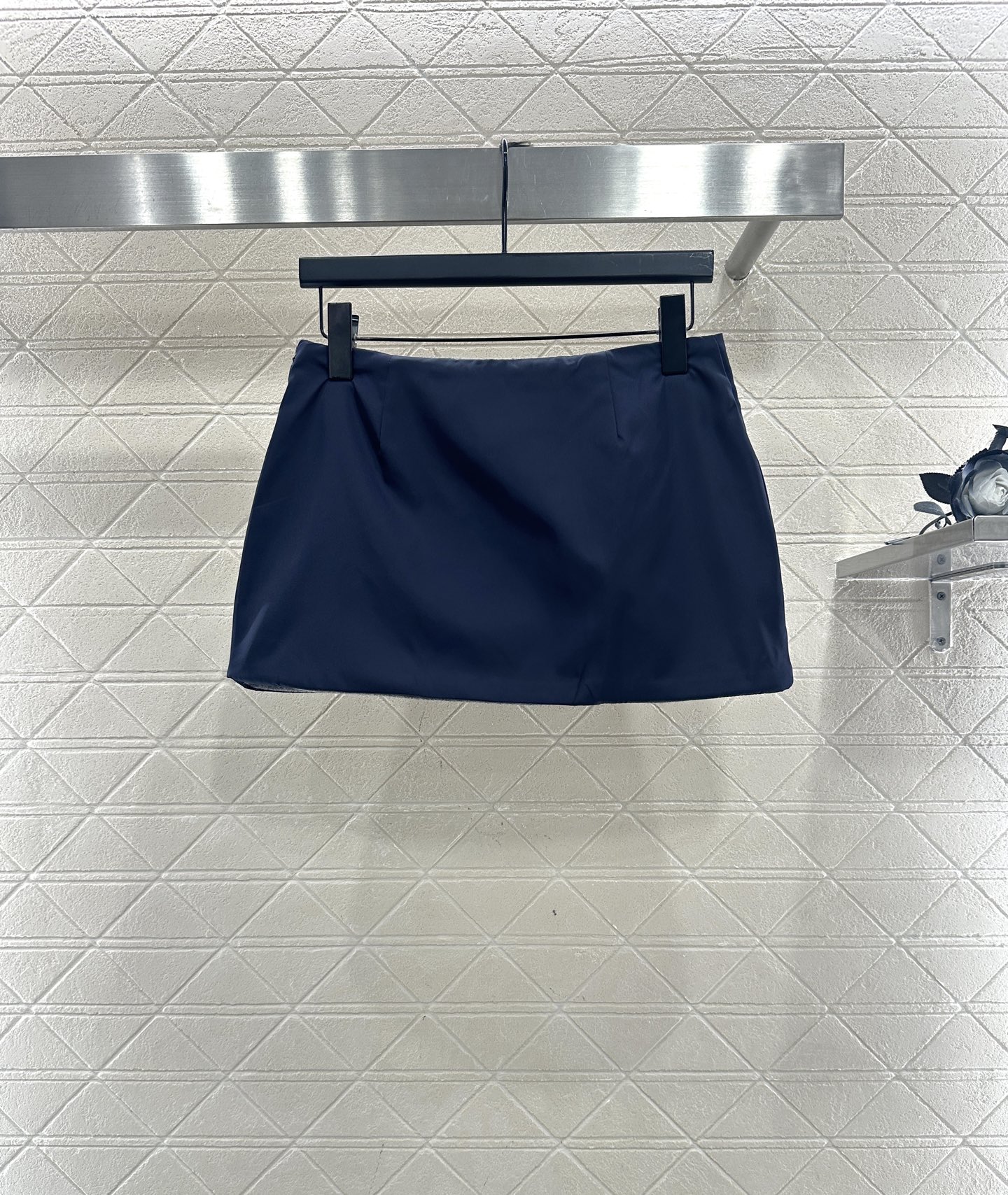 ♥Miumi♥2025新品上架 尼龙工装拉链半裙外层饰以防风防水尼龙材质，内里毛呢处理，穿搭保暖舒适，挺