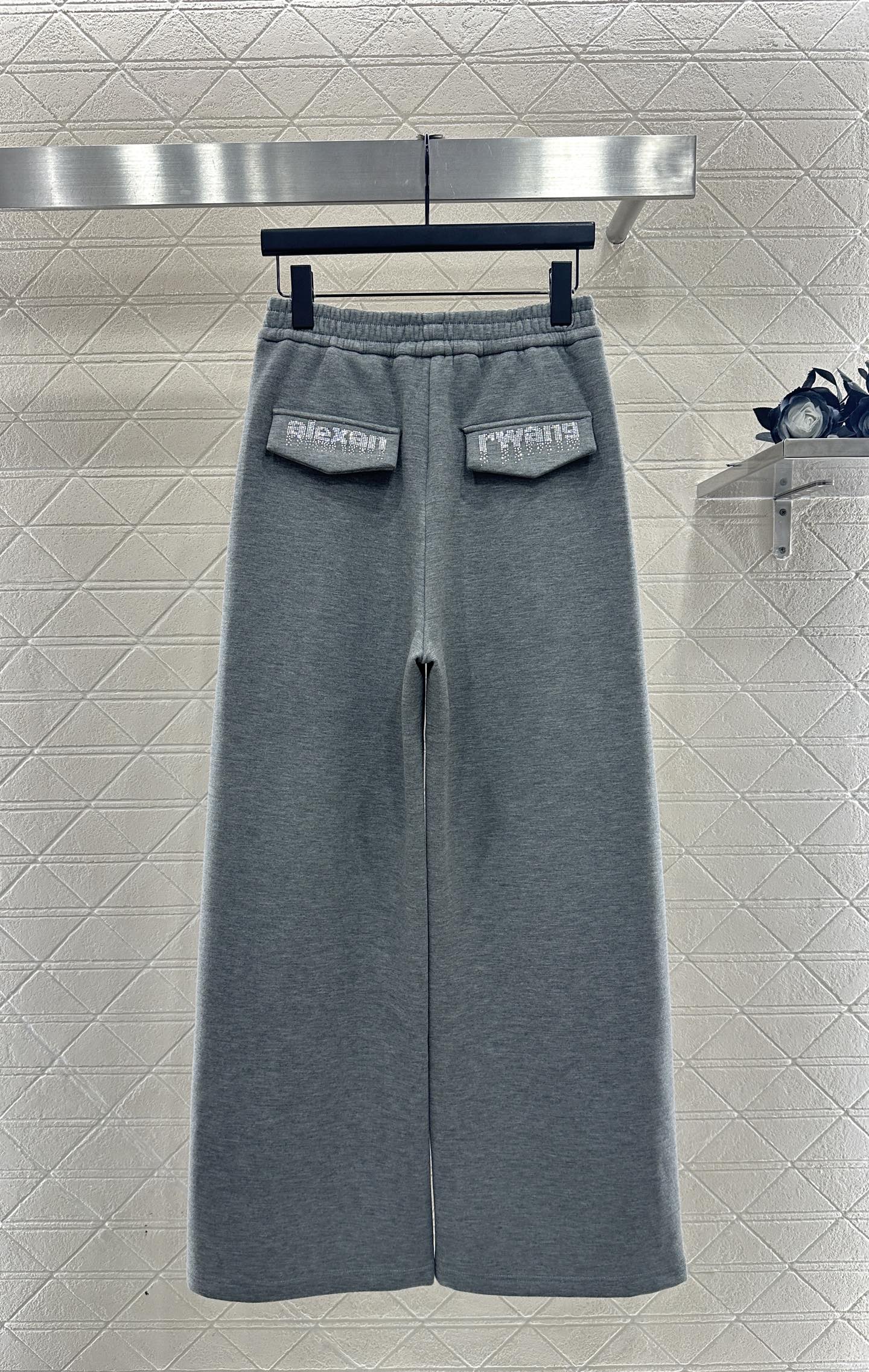 ♥Alexander wan*♥2025新品上架 加绒抽绳阔腿弯刀长裤定制YB进口羊毛混纺材质，加绒处理