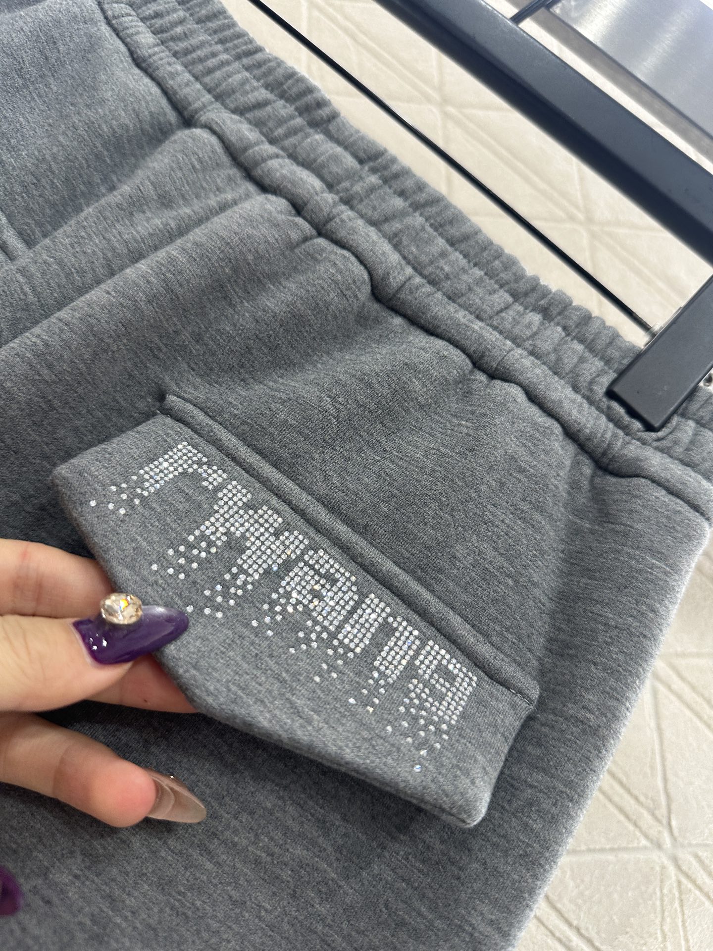 ♥Alexander wan*♥2025新品上架 加绒抽绳阔腿弯刀长裤定制YB进口羊毛混纺材质，加绒处理