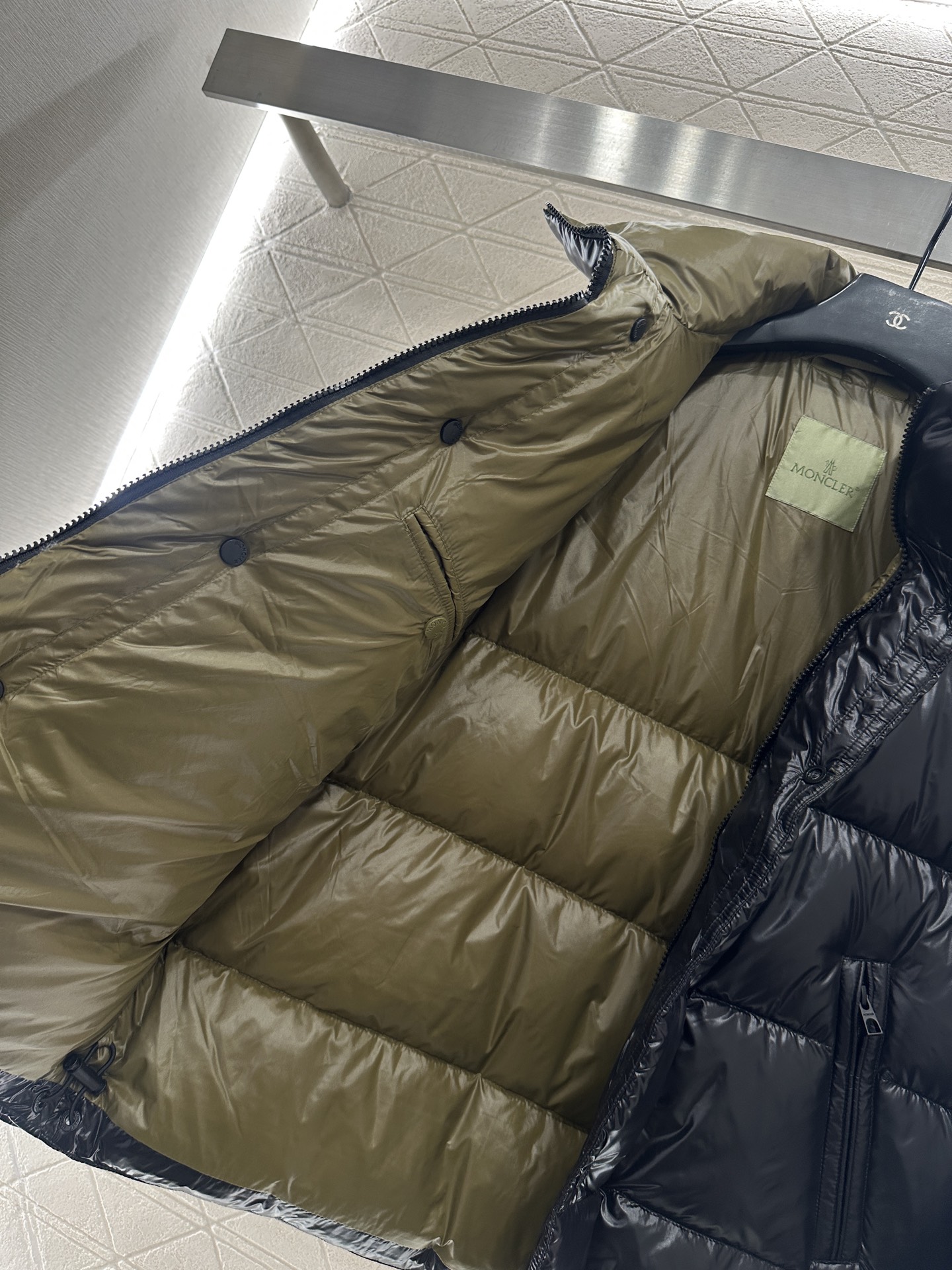 ♥Moncle*♥2025新品上架 长方压纹立领羽绒服定制YB进口再生尼龙材质，白鹅绒填充内里，整件轻盈