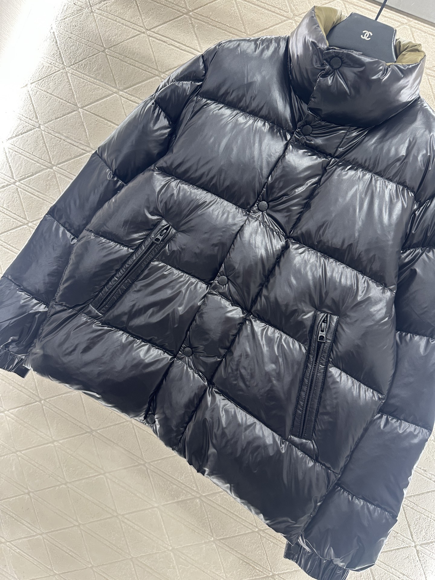 ♥Moncle*♥2025新品上架 长方压纹立领羽绒服定制YB进口再生尼龙材质，白鹅绒填充内里，整件轻盈