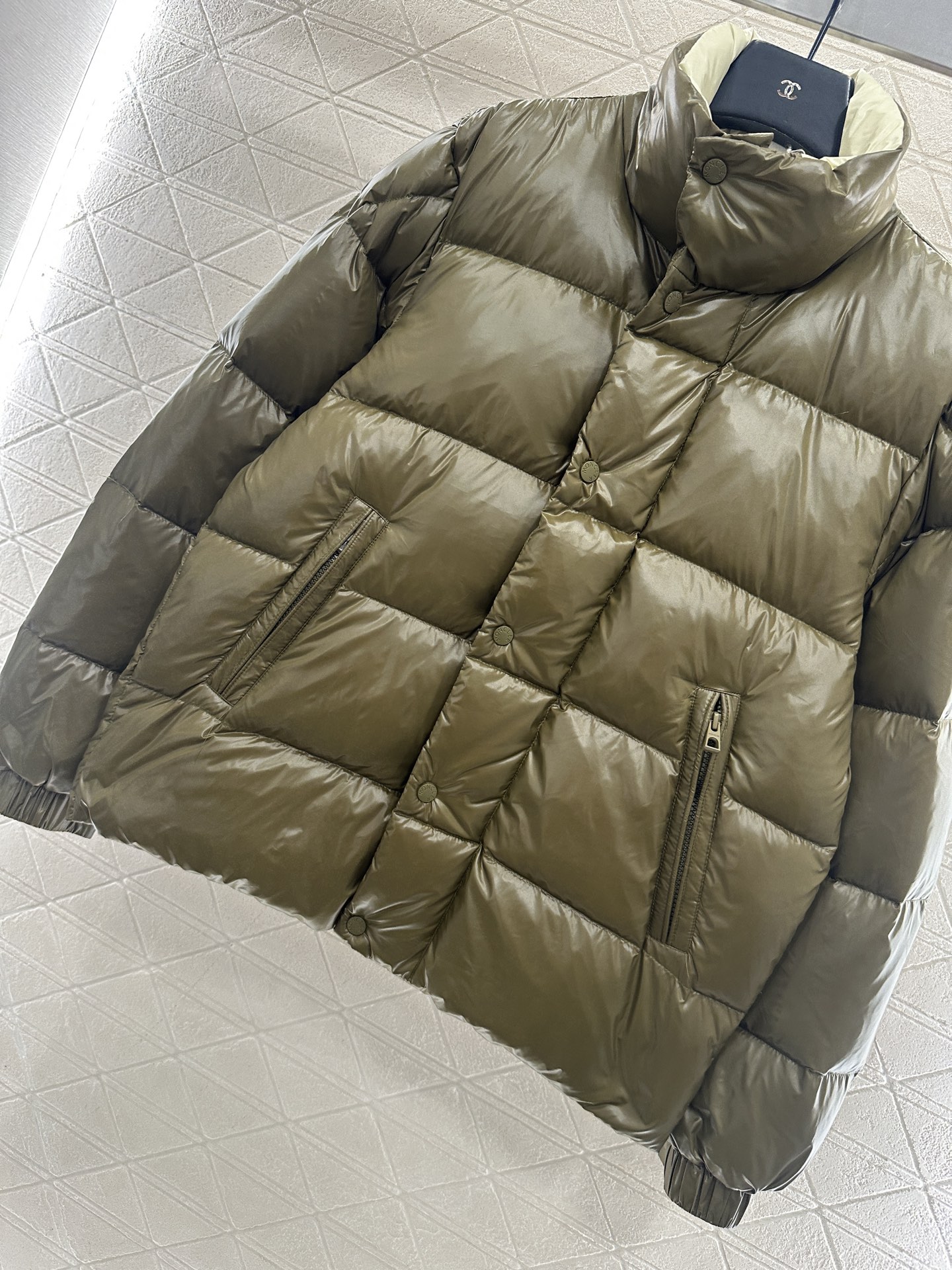 ♥Moncle*♥2025新品上架 长方压纹立领羽绒服定制YB进口再生尼龙材质，白鹅绒填充内里，整件轻盈