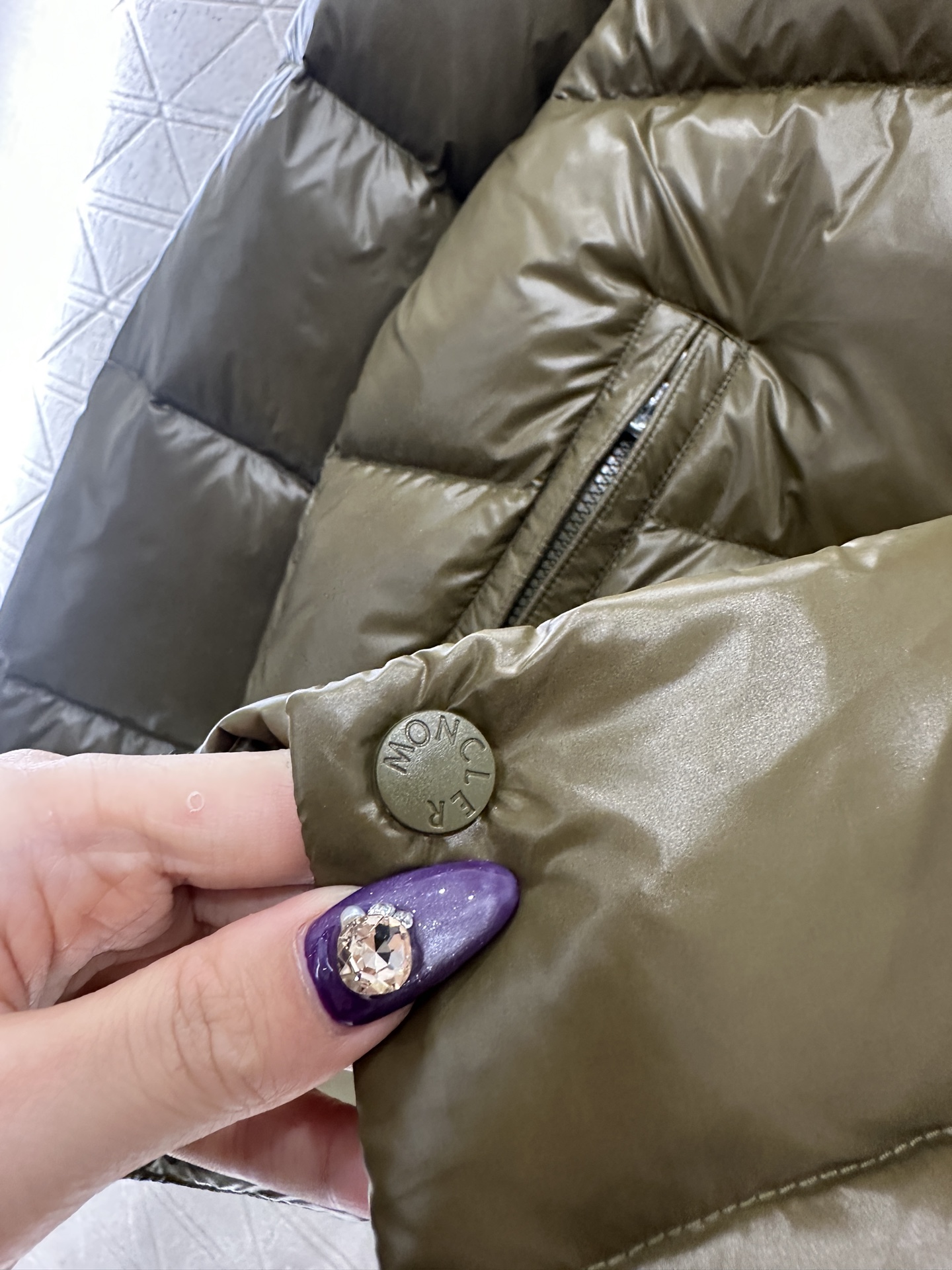 ♥Moncle*♥2025新品上架 长方压纹立领羽绒服定制YB进口再生尼龙材质，白鹅绒填充内里，整件轻盈