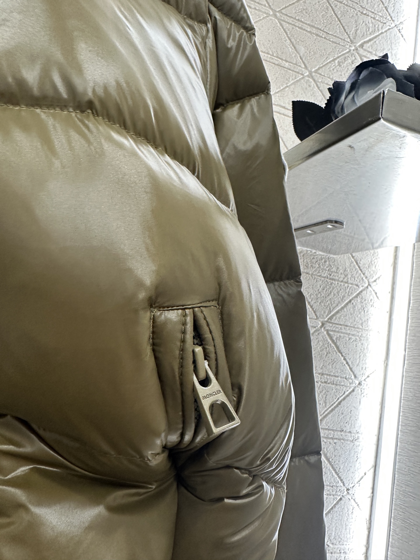 ♥Moncle*♥2025新品上架 长方压纹立领羽绒服定制YB进口再生尼龙材质，白鹅绒填充内里，整件轻盈