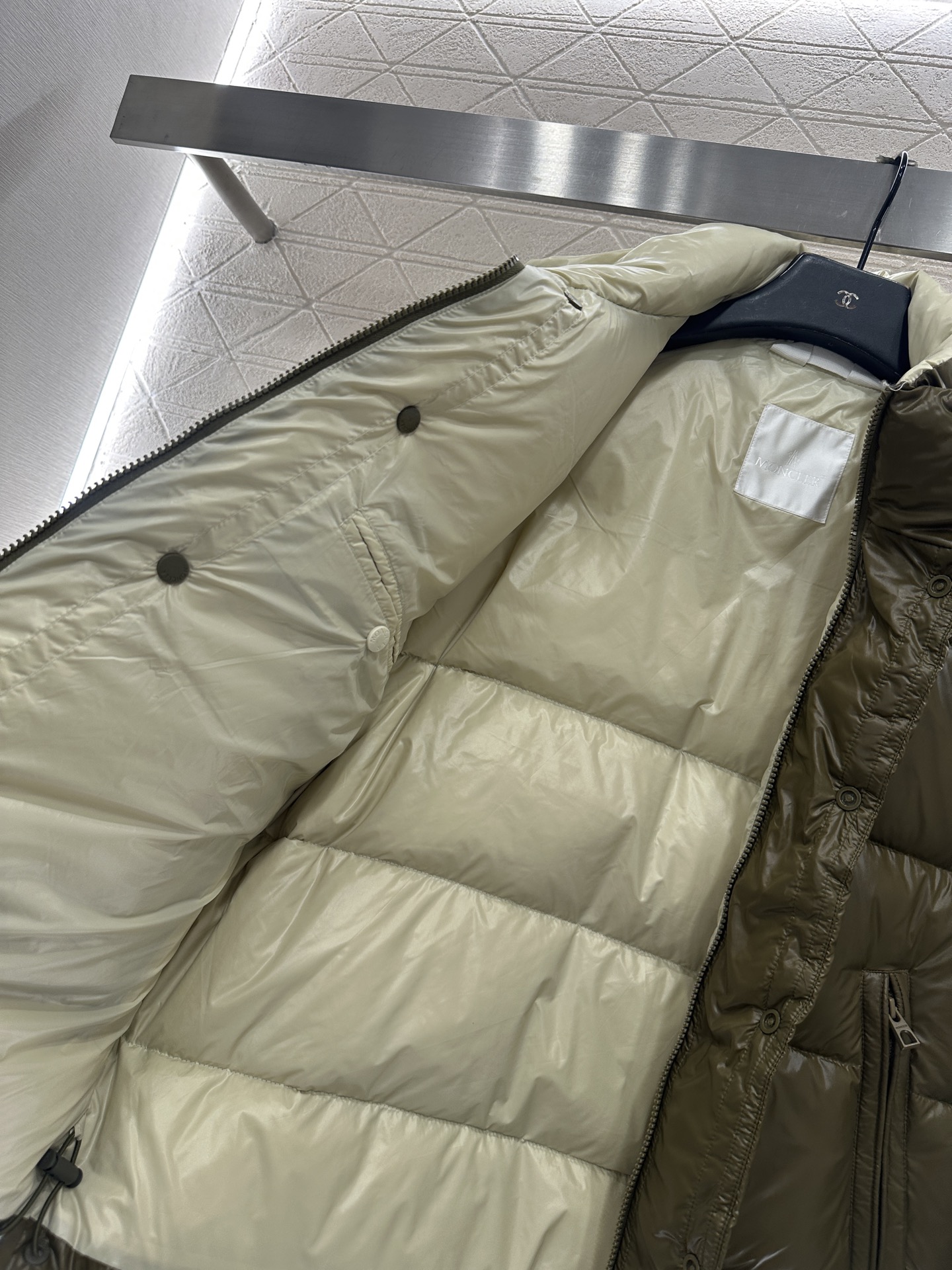 ♥Moncle*♥2025新品上架 长方压纹立领羽绒服定制YB进口再生尼龙材质，白鹅绒填充内里，整件轻盈