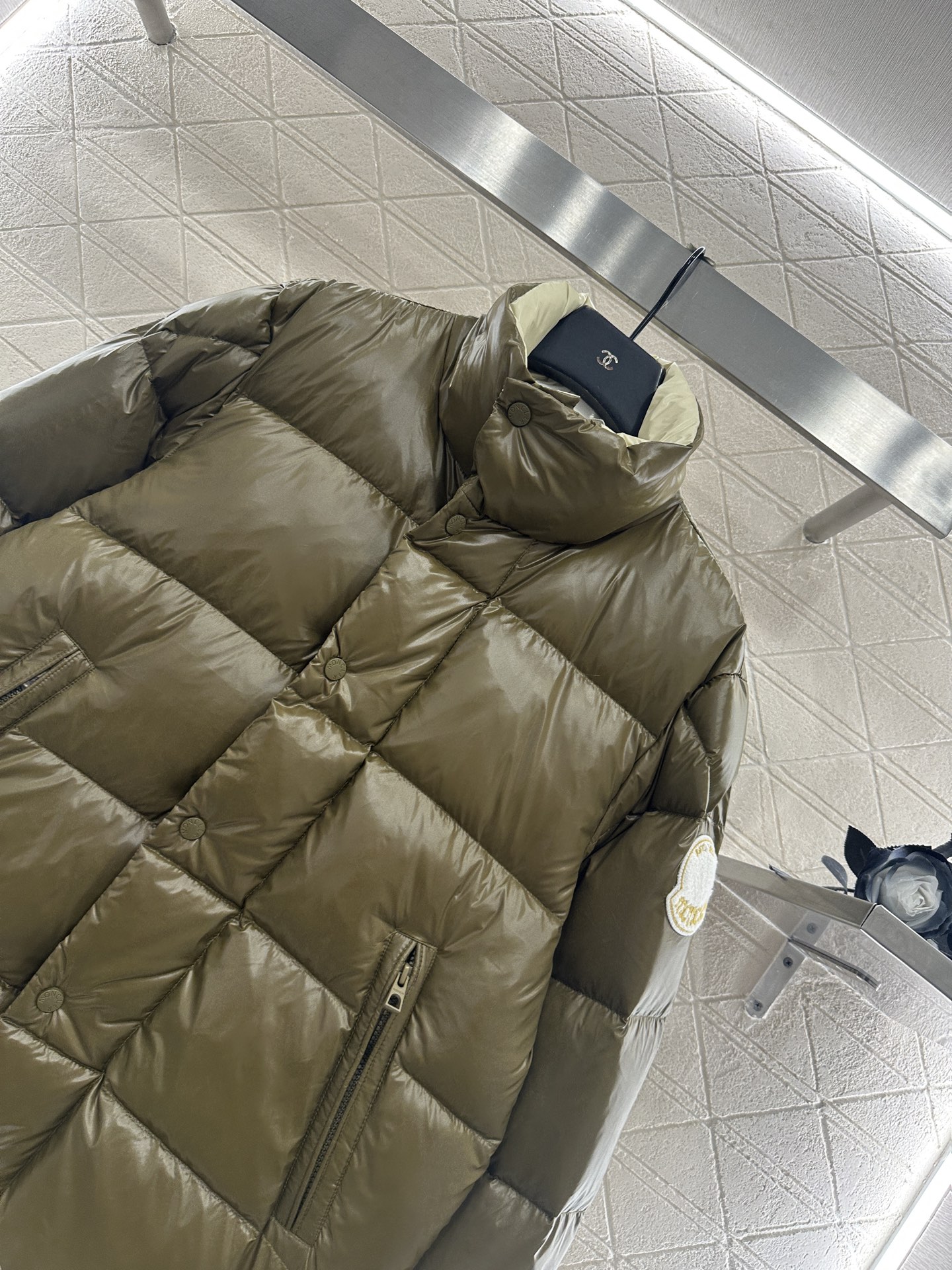 ♥Moncle*♥2025新品上架 长方压纹立领羽绒服定制YB进口再生尼龙材质，白鹅绒填充内里，整件轻盈