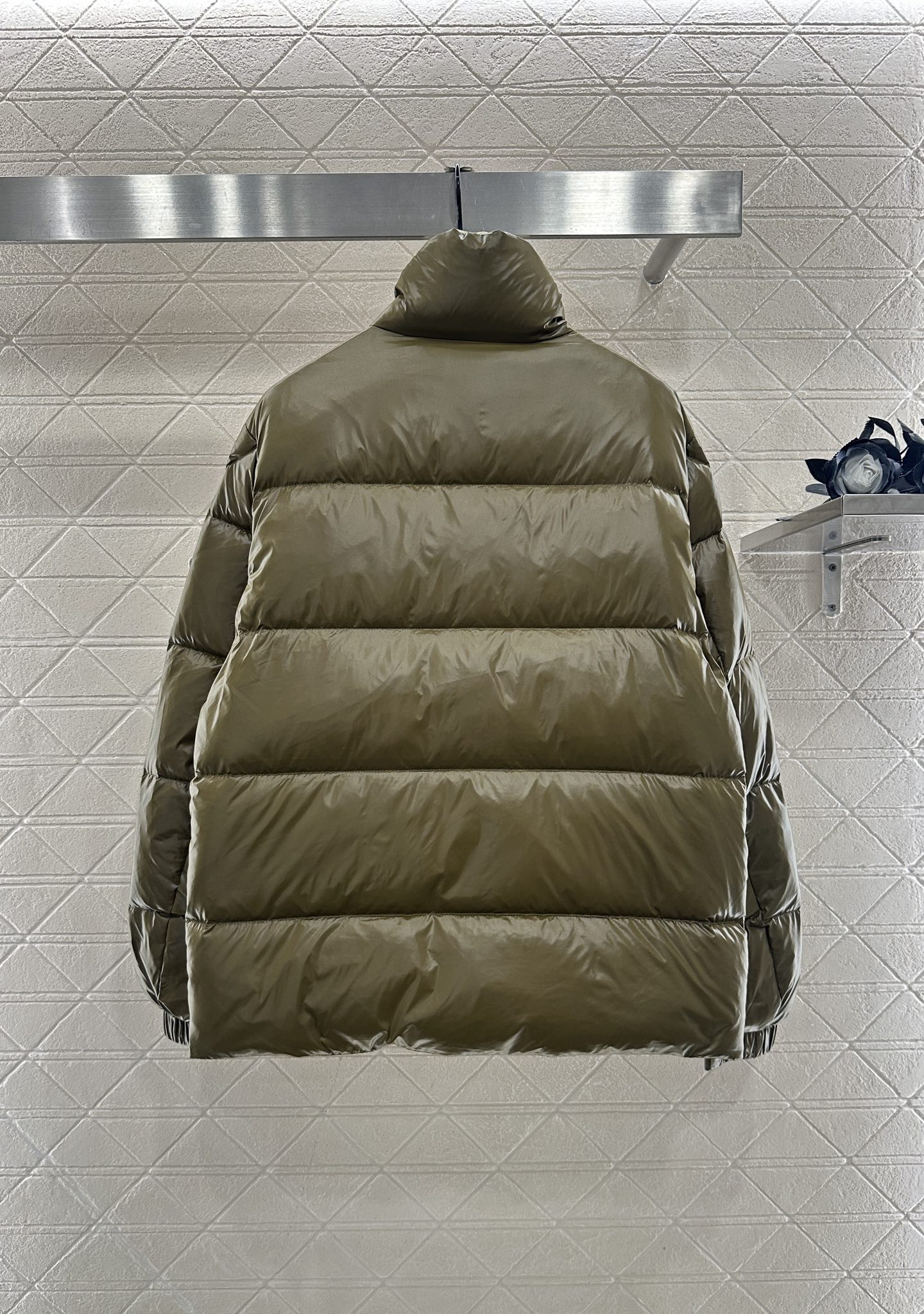 ♥Moncle*♥2025新品上架 长方压纹立领羽绒服定制YB进口再生尼龙材质，白鹅绒填充内里，整件轻盈