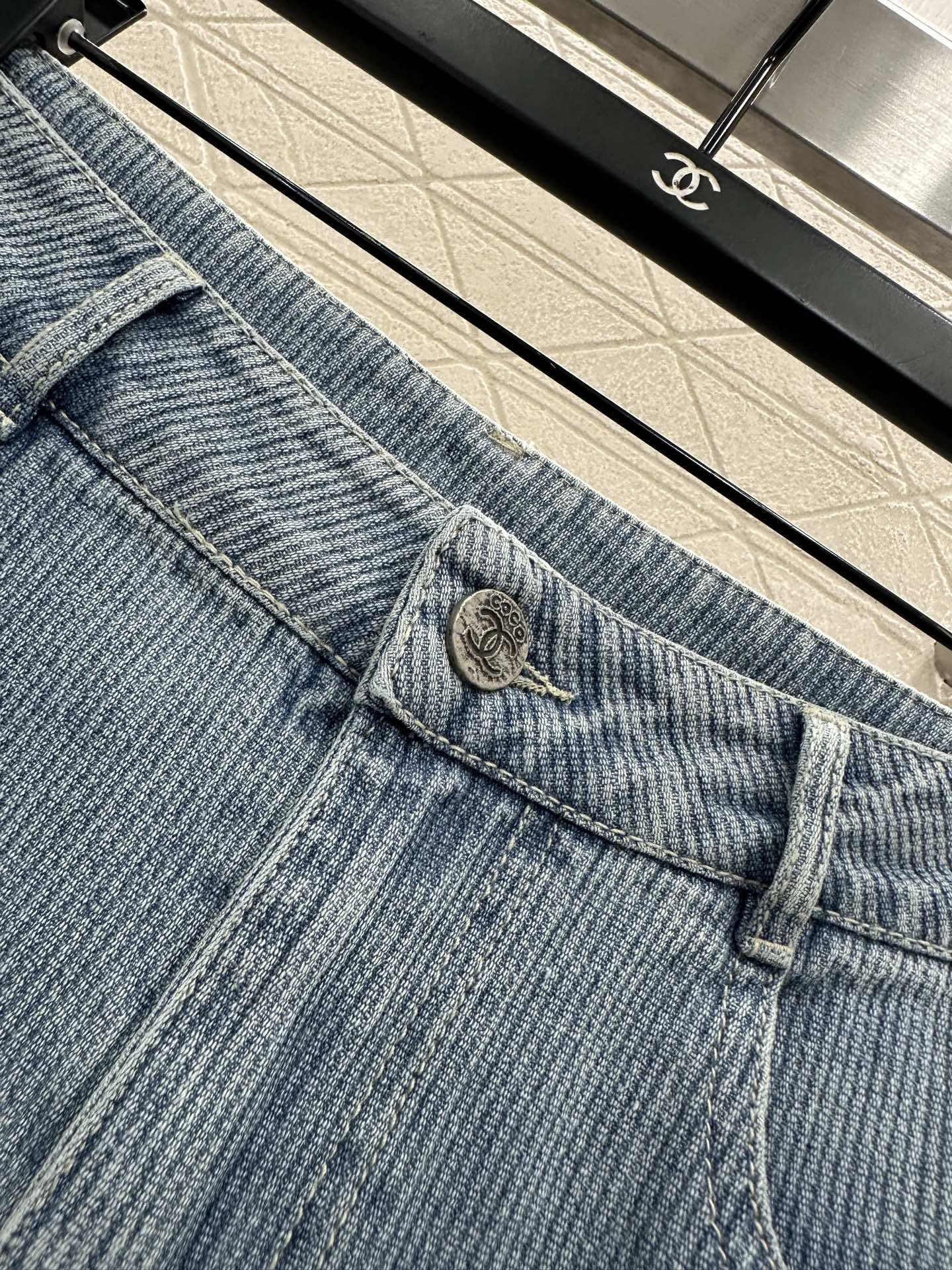 ♥Chane*♥2025新品上架 复古牛仔直筒长裤定制YB斜纹棉牛仔材质，多重水洗，呈现出垂顺质感，直筒