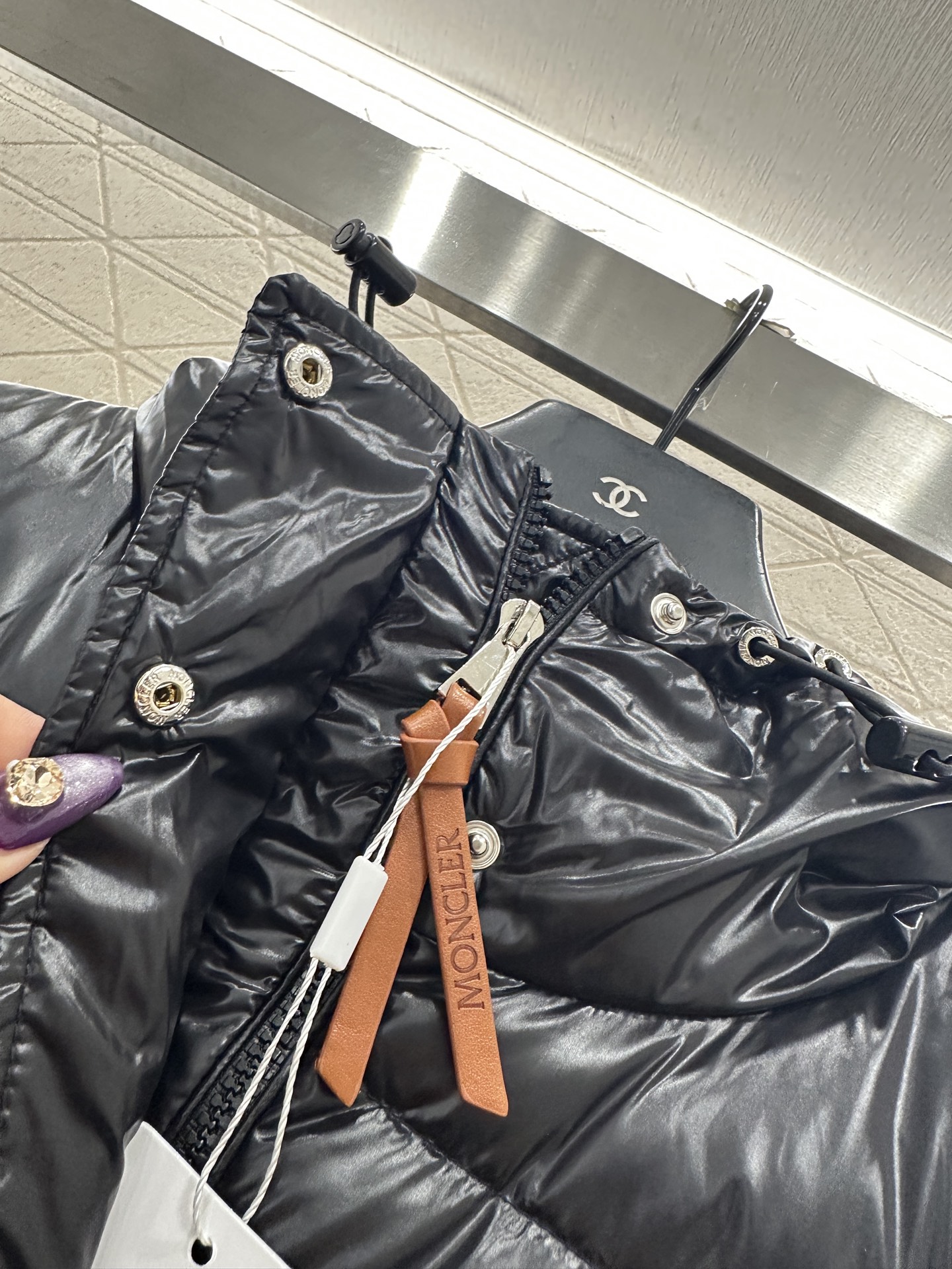 ♥Moncle*♥2025新品上架 连帽腰带长款羽绒外套定制YB防风防水尼龙材质，白鹅绒填充内里，整件轻