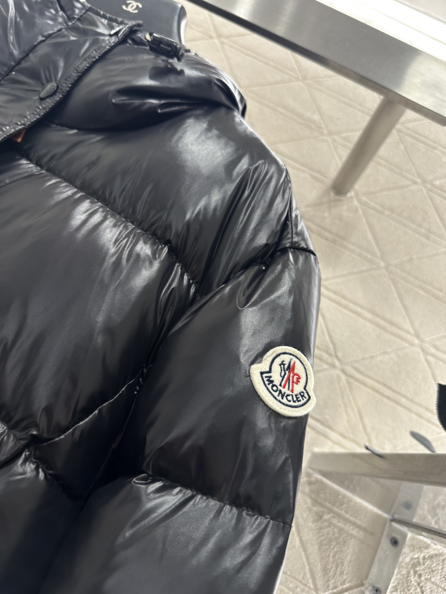 ♥Moncle*♥2025新品上架 连帽腰带长款羽绒外套定制YB防风防水尼龙材质，白鹅绒填充内里，整件轻