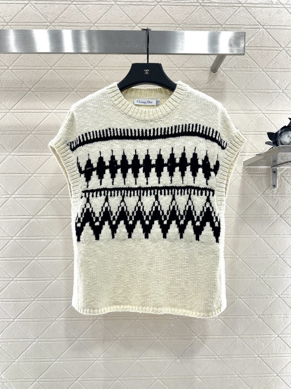 ♥Dio*♥2025新品上架 提花针织马甲定制YB羊绒纱线织造，提花工艺处理，呈现出不同波纹形状，阔袖马