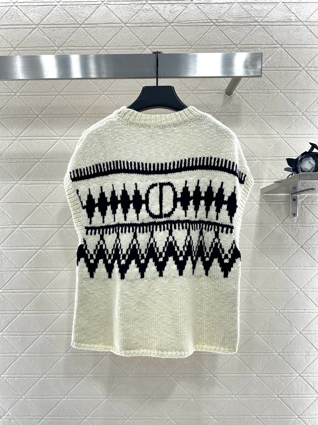 ♥Dio*♥2025新品上架 提花针织马甲定制YB羊绒纱线织造，提花工艺处理，呈现出不同波纹形状，阔袖马