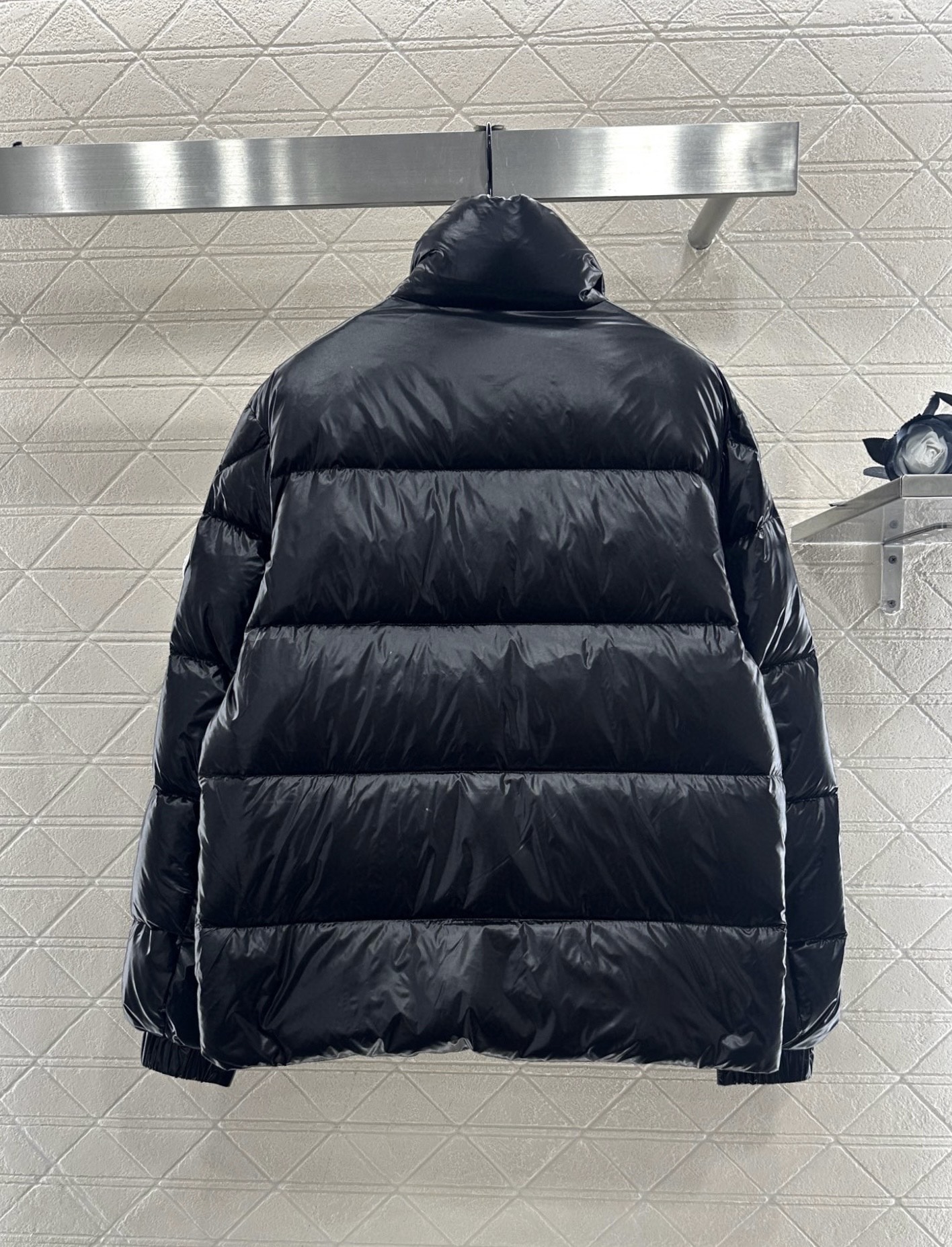 ♥Moncle*♥2025新品上架 长方压纹立领羽绒服定制YB进口再生尼龙材质，白鹅绒填充内里，整件轻盈