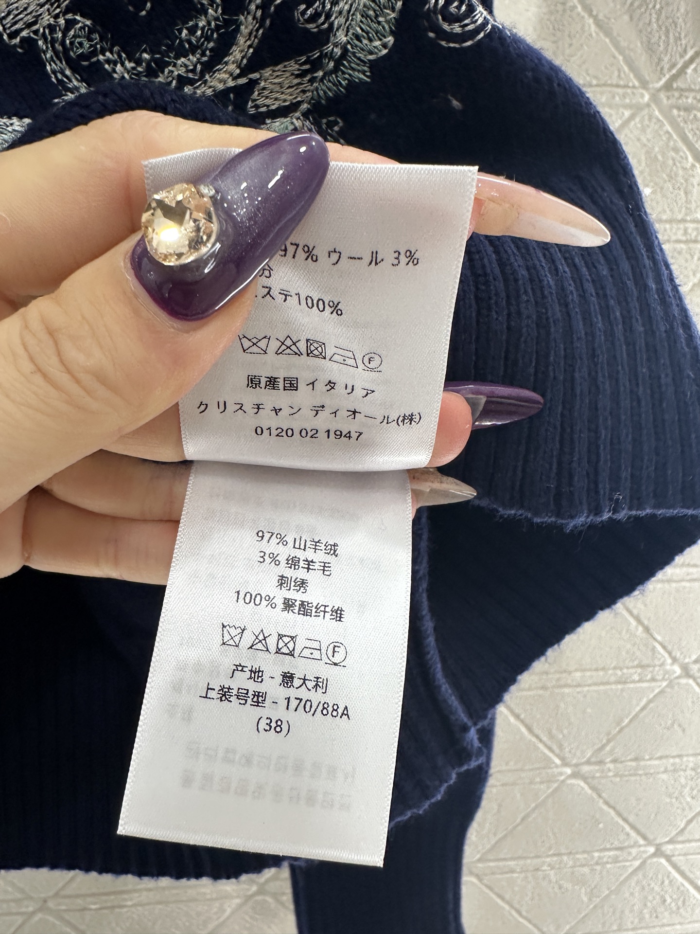 ♥Dio*♥2025新品上架 刺绣针织套头毛衣定制YB丝毛纱线织造，细腻肌理，柔软舒适，圆领针织毛衣裁剪