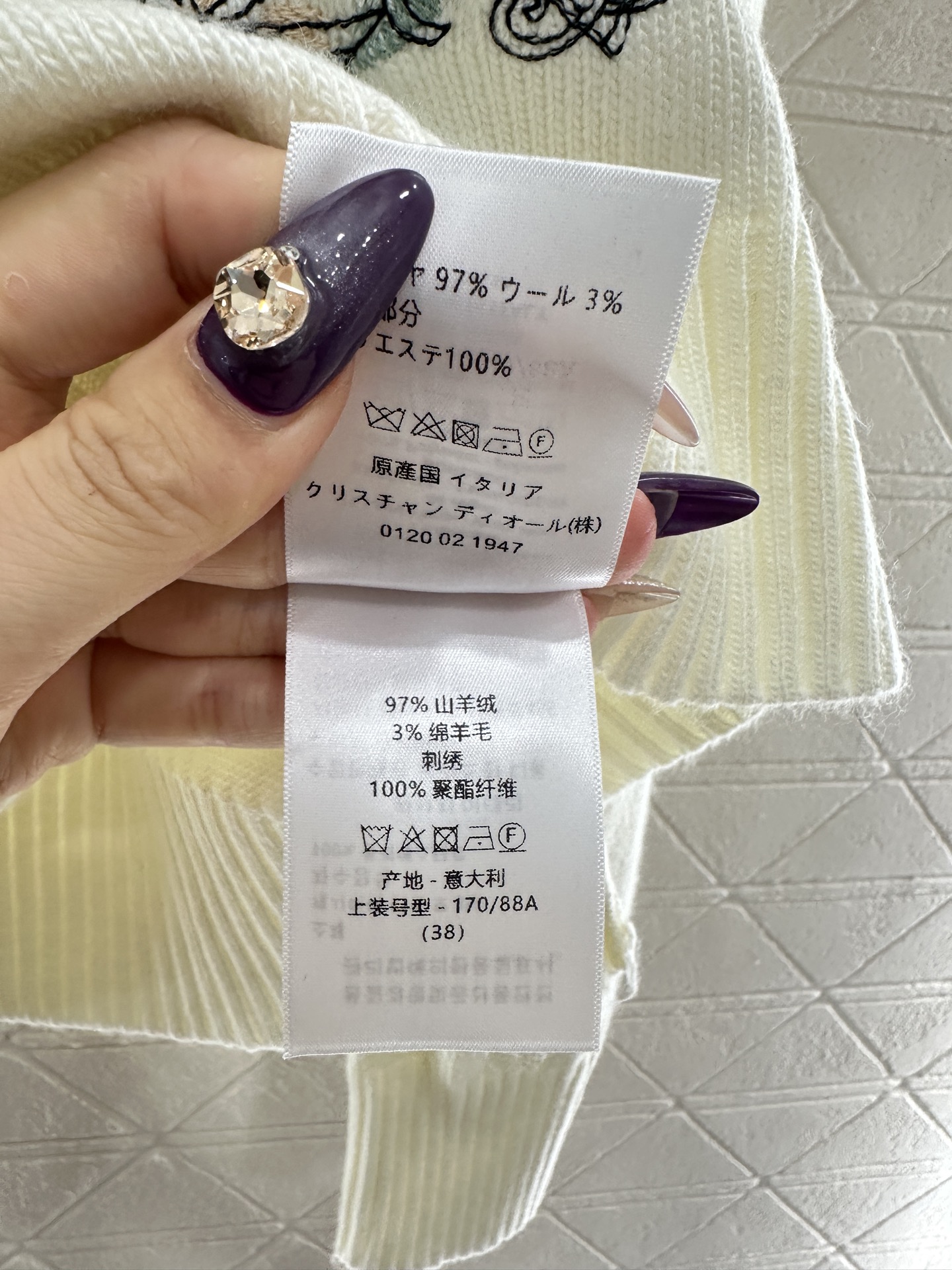 ♥Dio*♥2025新品上架 刺绣针织套头毛衣定制YB丝毛纱线织造，细腻肌理，柔软舒适，圆领针织毛衣裁剪