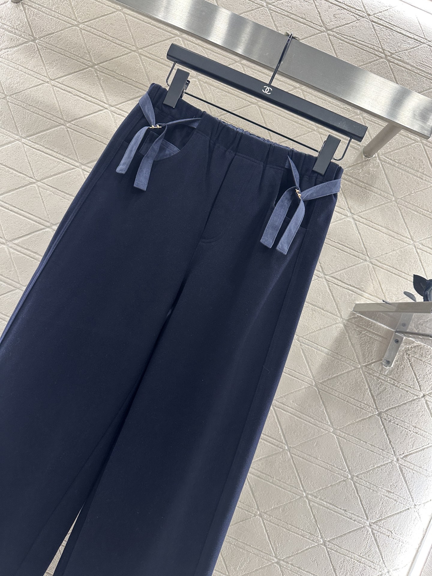 ♥Loew*♥2025新品上架 侧腰带扣抽绳直筒长裤定制YB进口人棉材质，面料柔挺舒适，垂顺有型，高腰抽