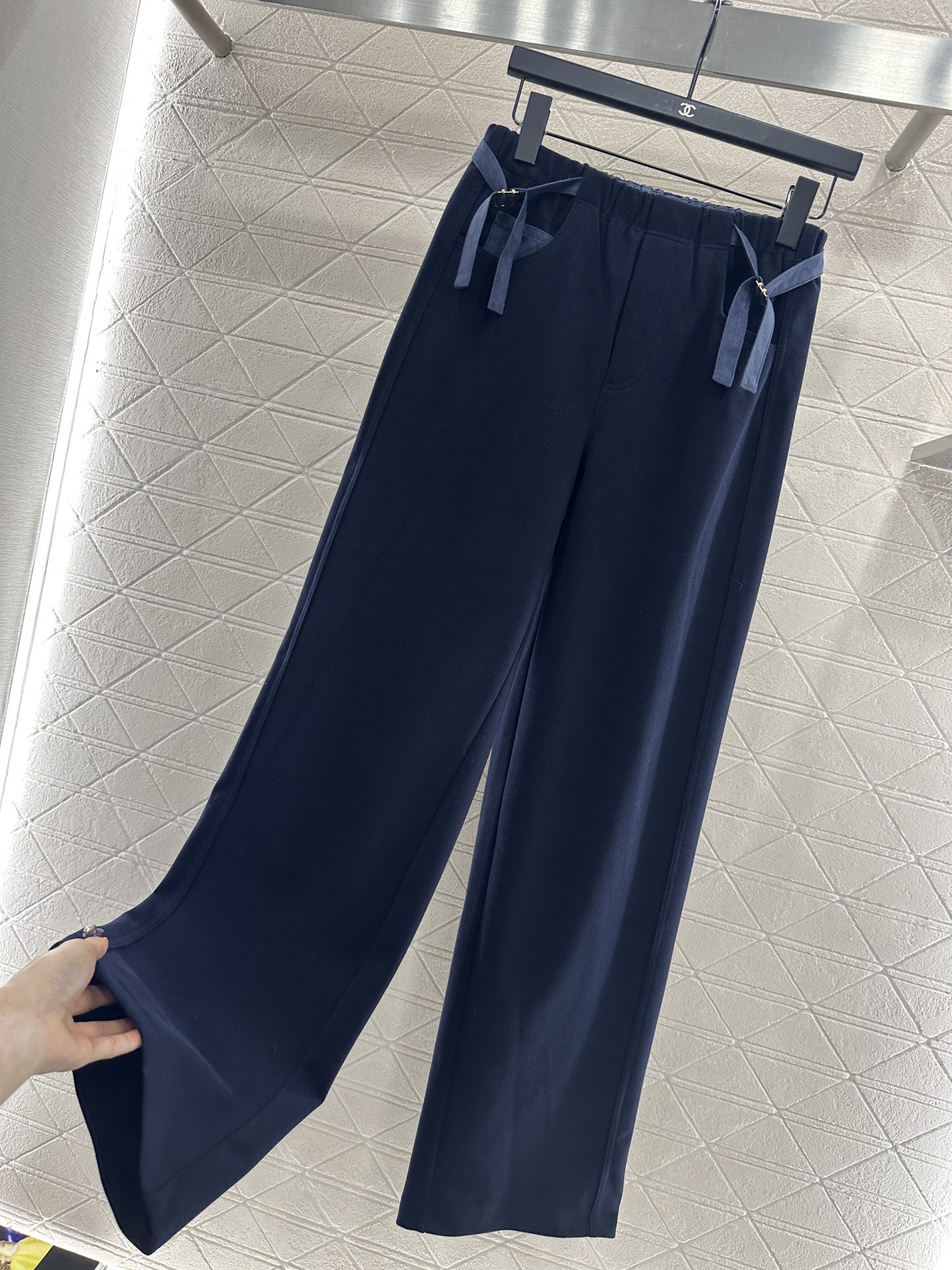 ♥Loew*♥2025新品上架 侧腰带扣抽绳直筒长裤定制YB进口人棉材质，面料柔挺舒适，垂顺有型，高腰抽