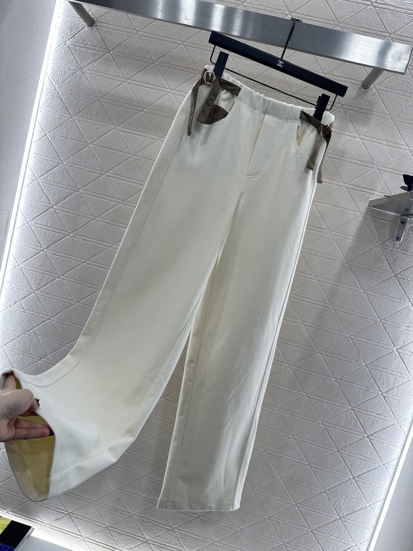 ♥Loew*♥2025新品上架 侧腰带扣抽绳直筒长裤定制YB进口人棉材质，面料柔挺舒适，垂顺有型，高腰抽