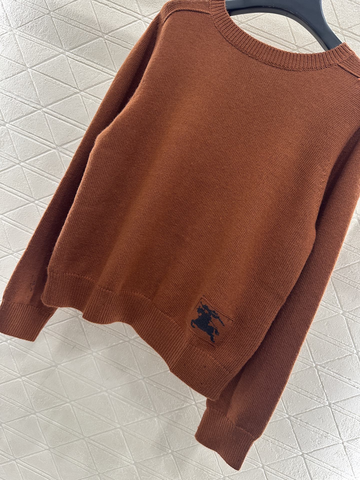 ♥BBR*♥2025新品上架 套头战马针织长袖定制YB羊毛纱线织造，质感高级，舒适柔软，圆领套头毛衣剪裁