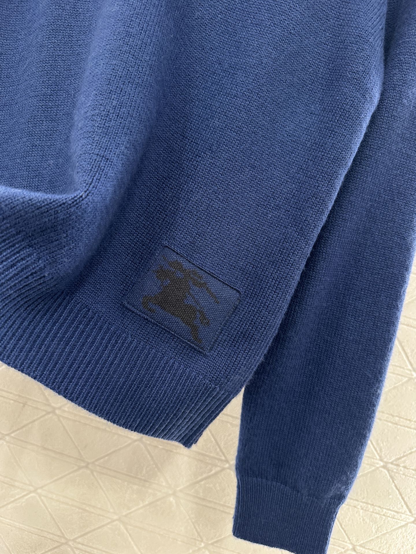 ♥BBR*♥2025新品上架 套头战马针织长袖定制YB羊毛纱线织造，质感高级，舒适柔软，圆领套头毛衣剪裁