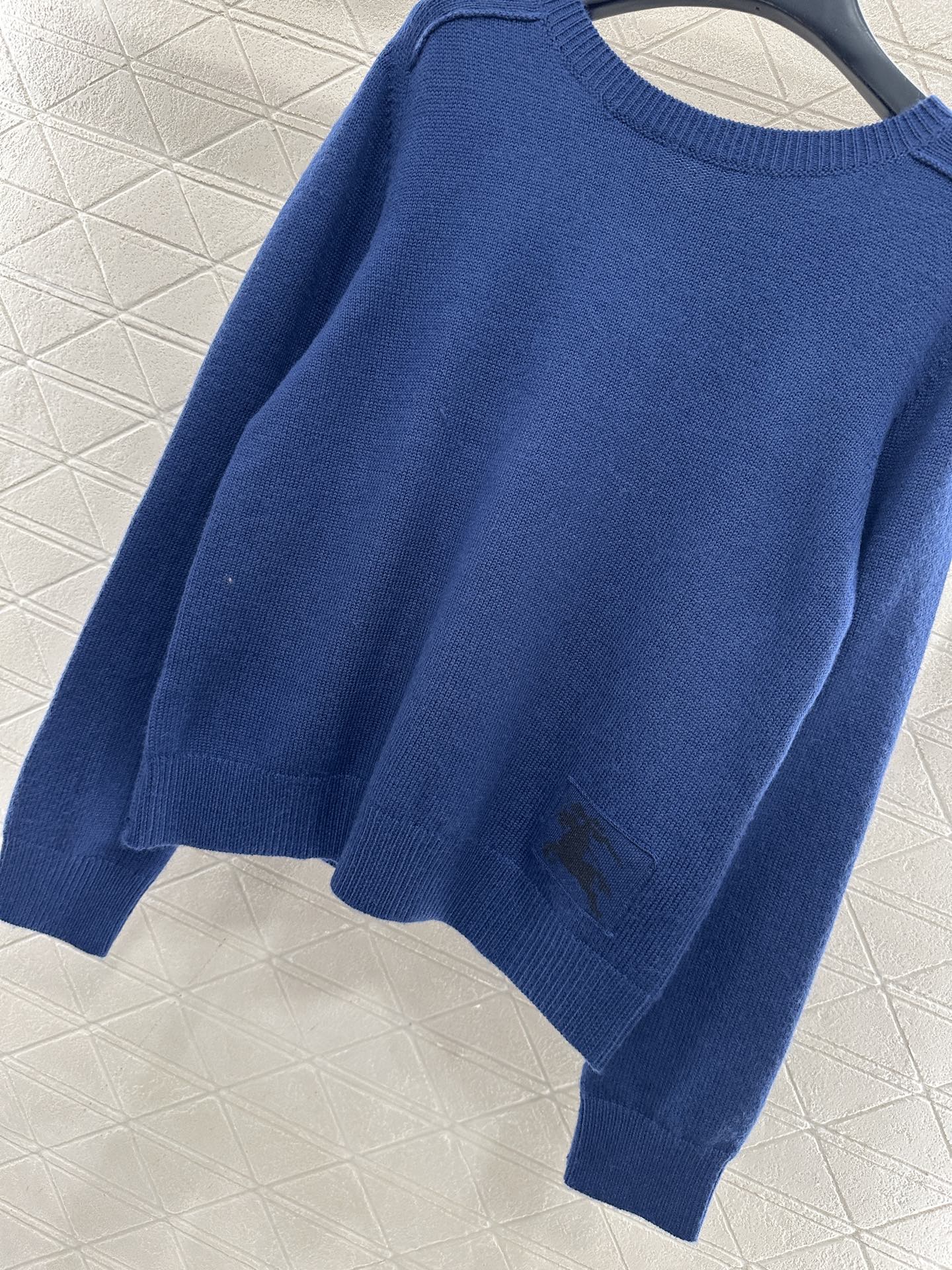 ♥BBR*♥2025新品上架 套头战马针织长袖定制YB羊毛纱线织造，质感高级，舒适柔软，圆领套头毛衣剪裁