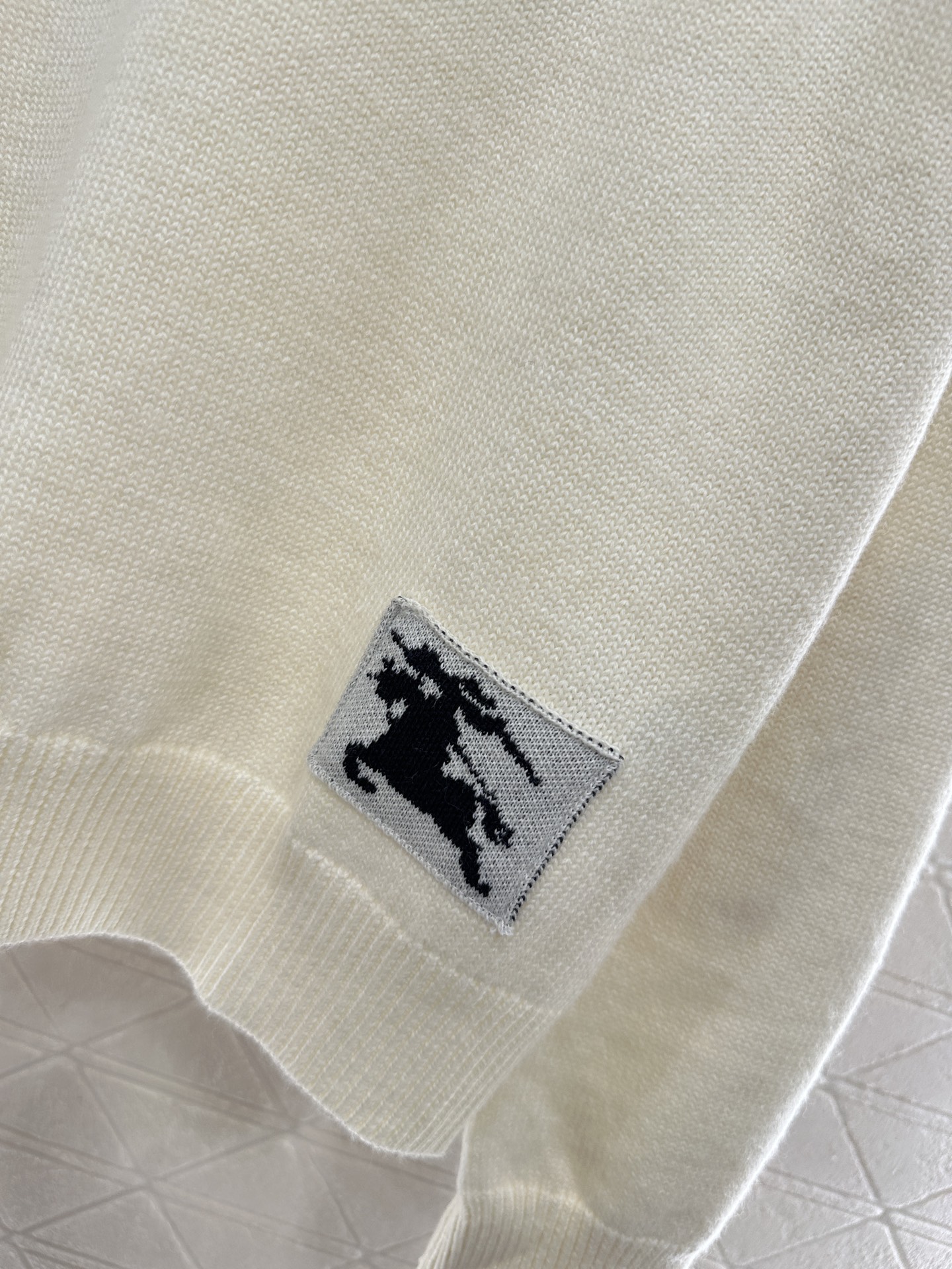 ♥BBR*♥2025新品上架 套头战马针织长袖定制YB羊毛纱线织造，质感高级，舒适柔软，圆领套头毛衣剪裁